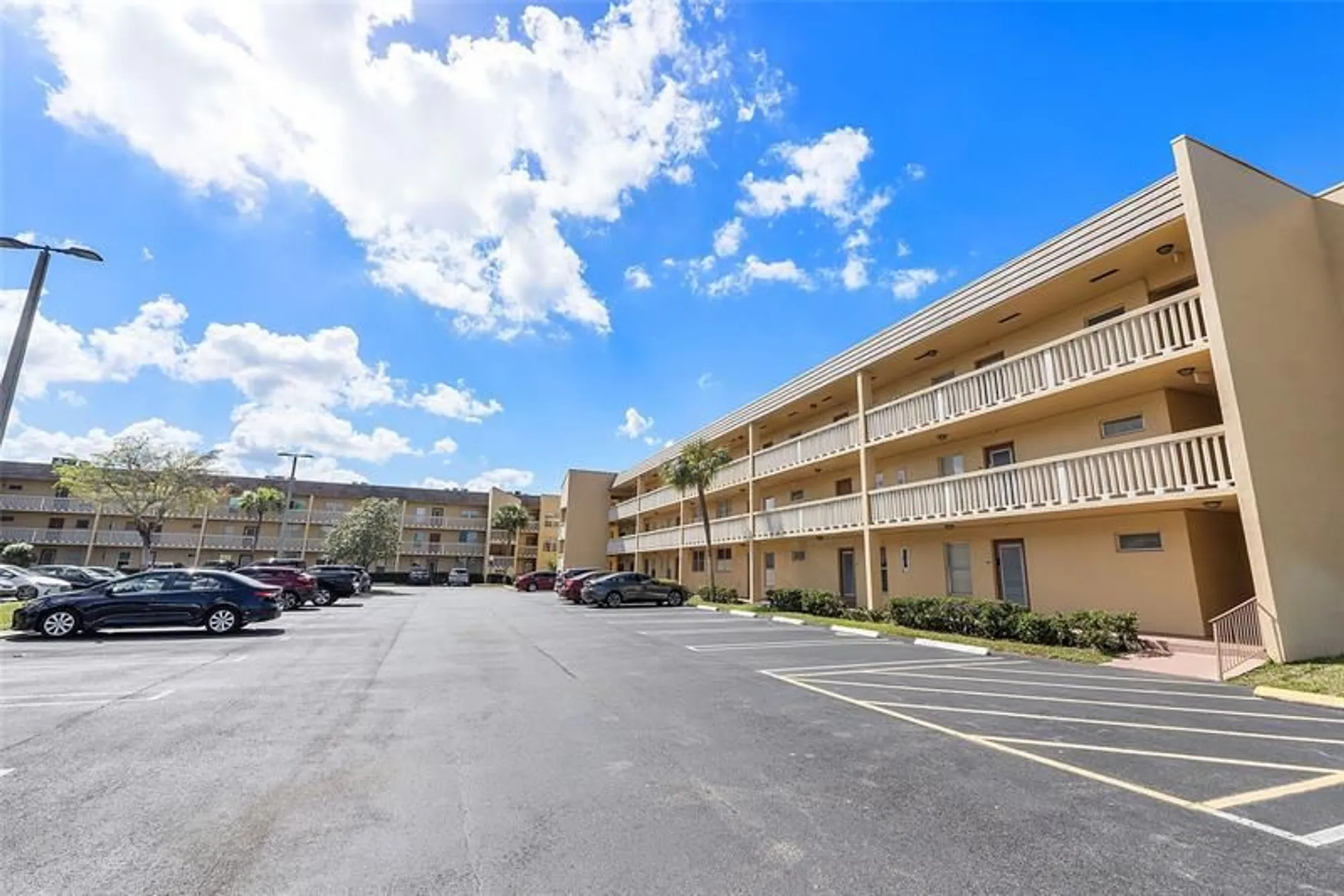 Property Slideshow image 14 of 19 | 6051 nw 61st ave 202, Tamarac, FL, 33319