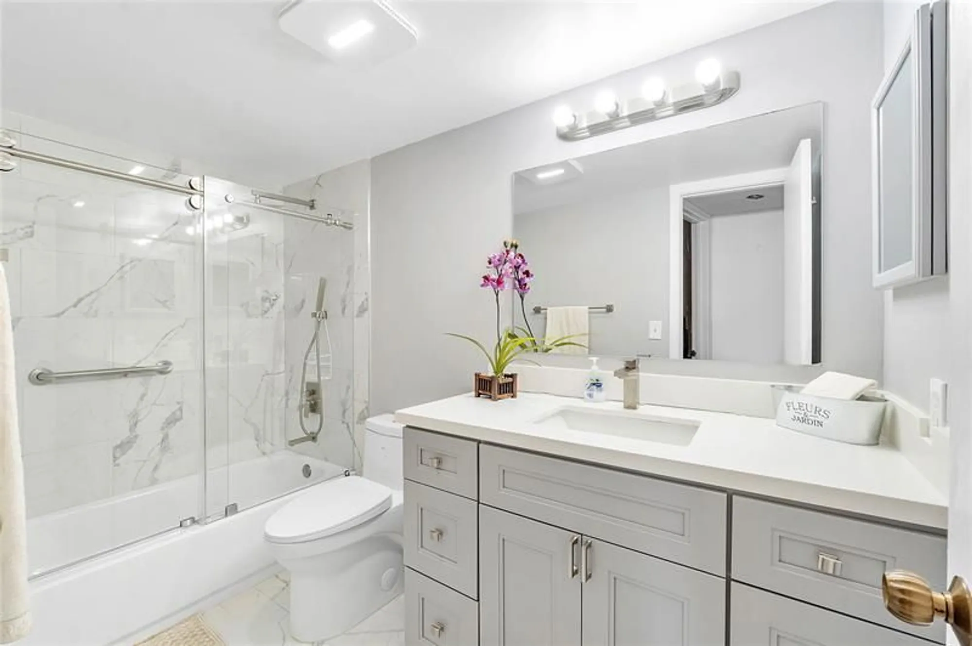 Property Slideshow image 12 of 31 | 3776 inverrary blvd, Lauderhill, FL, 33319