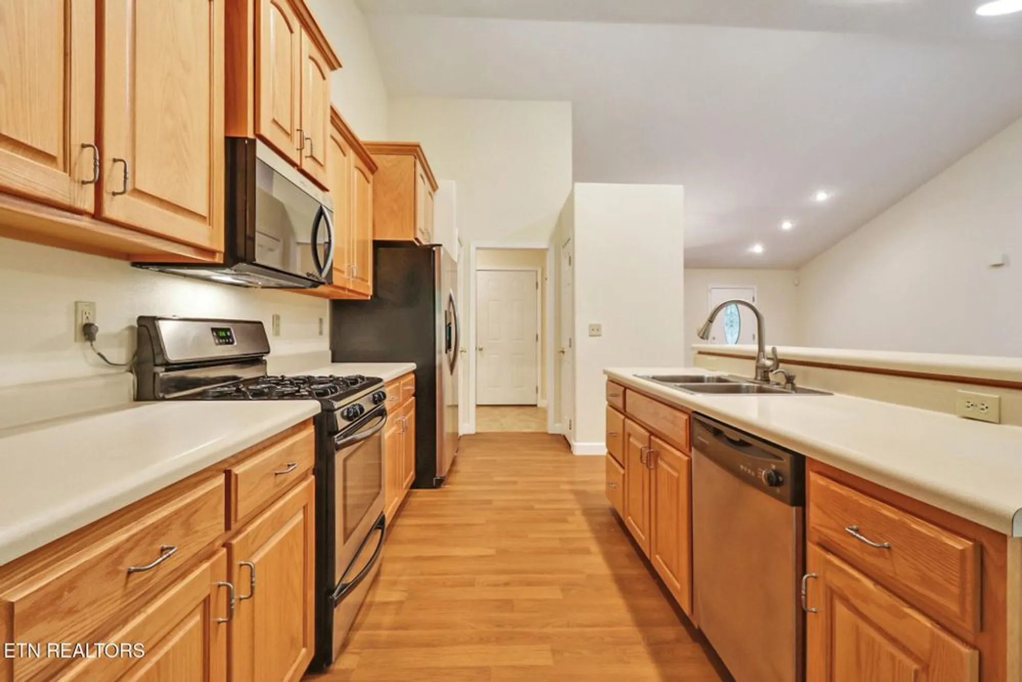 Property Slideshow image 14 of 24 | 348 lakeview dr, Crossville, TN, 38558