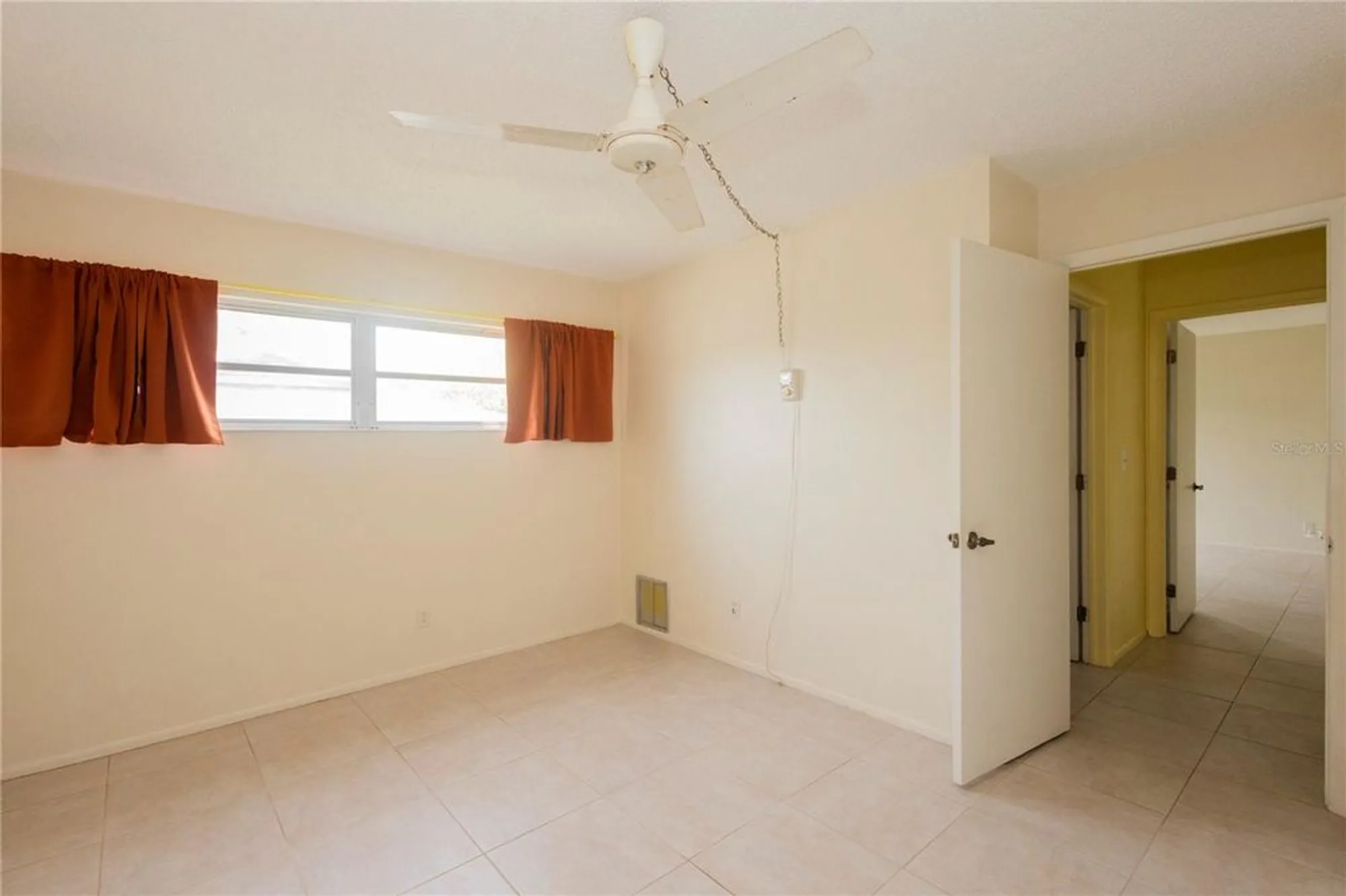 Property Slideshow image 15 of 37 | 8121 casuarina dr, Port Richey, FL, 34668