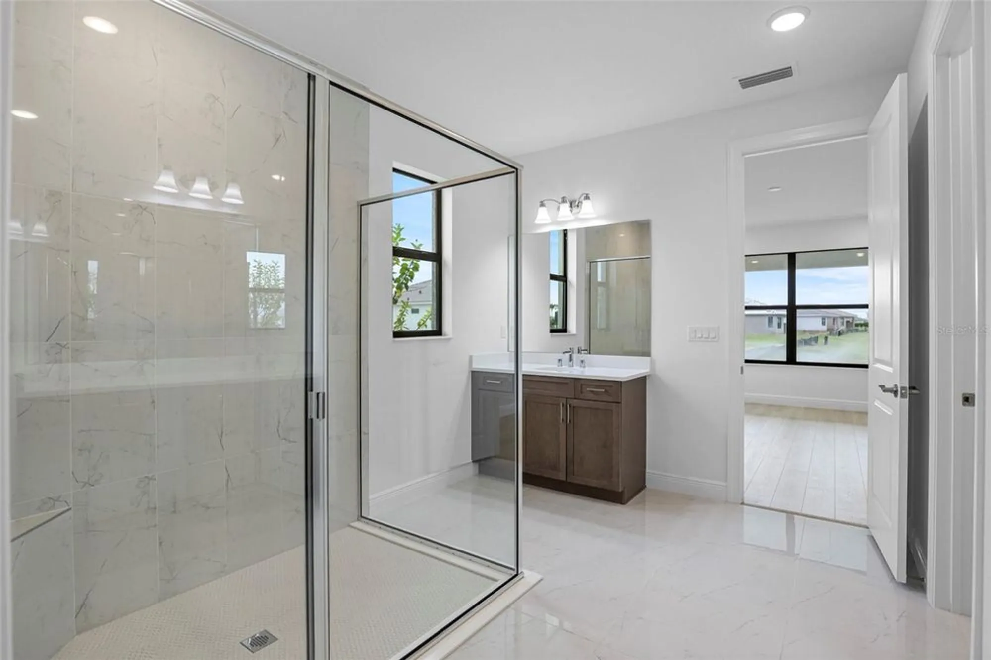 Property Slideshow image 10 of 55 | 18373 rockport pl, Lakewood Ranch, FL, 34211