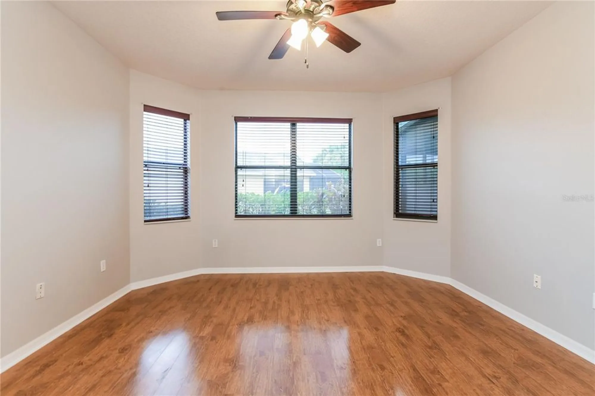 Property Slideshow image 8 of 16 | 505 millifiora ln, Kissimmee, FL, 34759