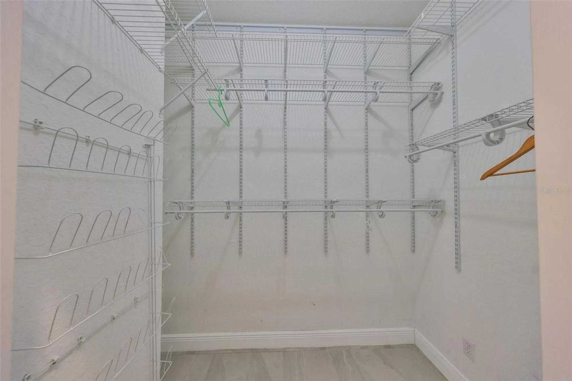 Property Slideshow image 27 of 51 | 1123 signature dr, Sun City Center, FL, 33573