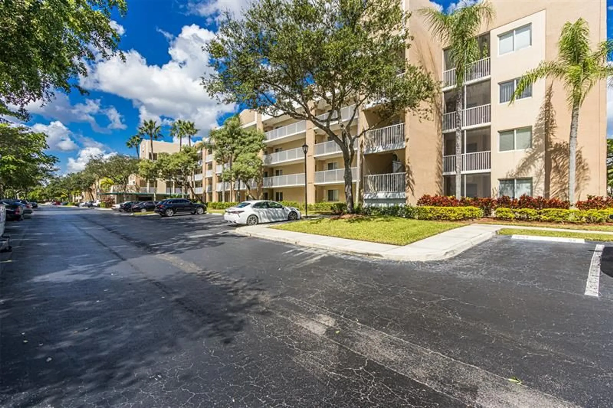 Property Slideshow image 4 of 39 | 9537 weldon cir apt 404, Fort Lauderdale, FL, 33321