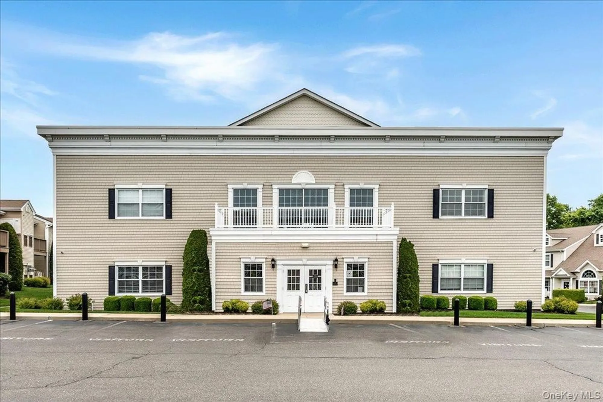 Property Slideshow image 17 of 20 | 802 willow ln uppr level, Valley Stream, NY, 11580