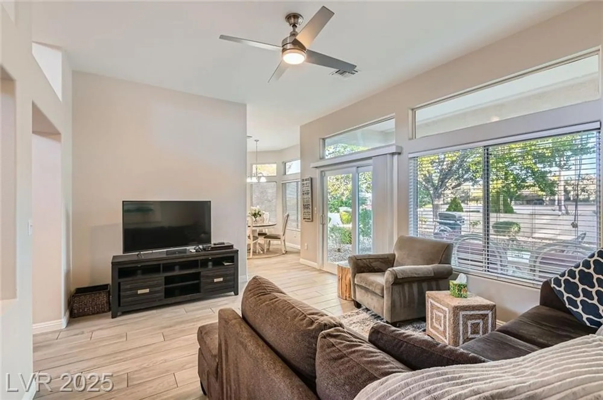 Property Slideshow image 13 of 36 | 10309 broom hill dr, Las Vegas, NV, 89134