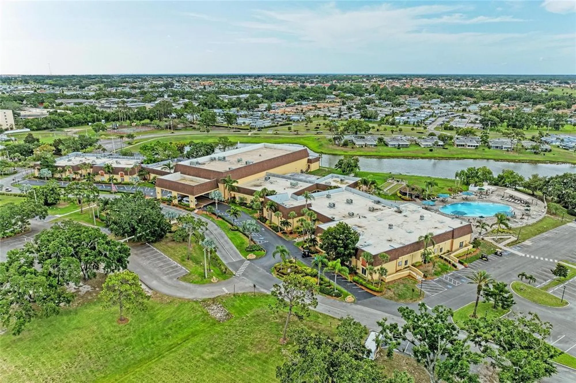 Property Slideshow image 42 of 46 | 1906 canterbury ln 16, Sun City Center, FL, 33573