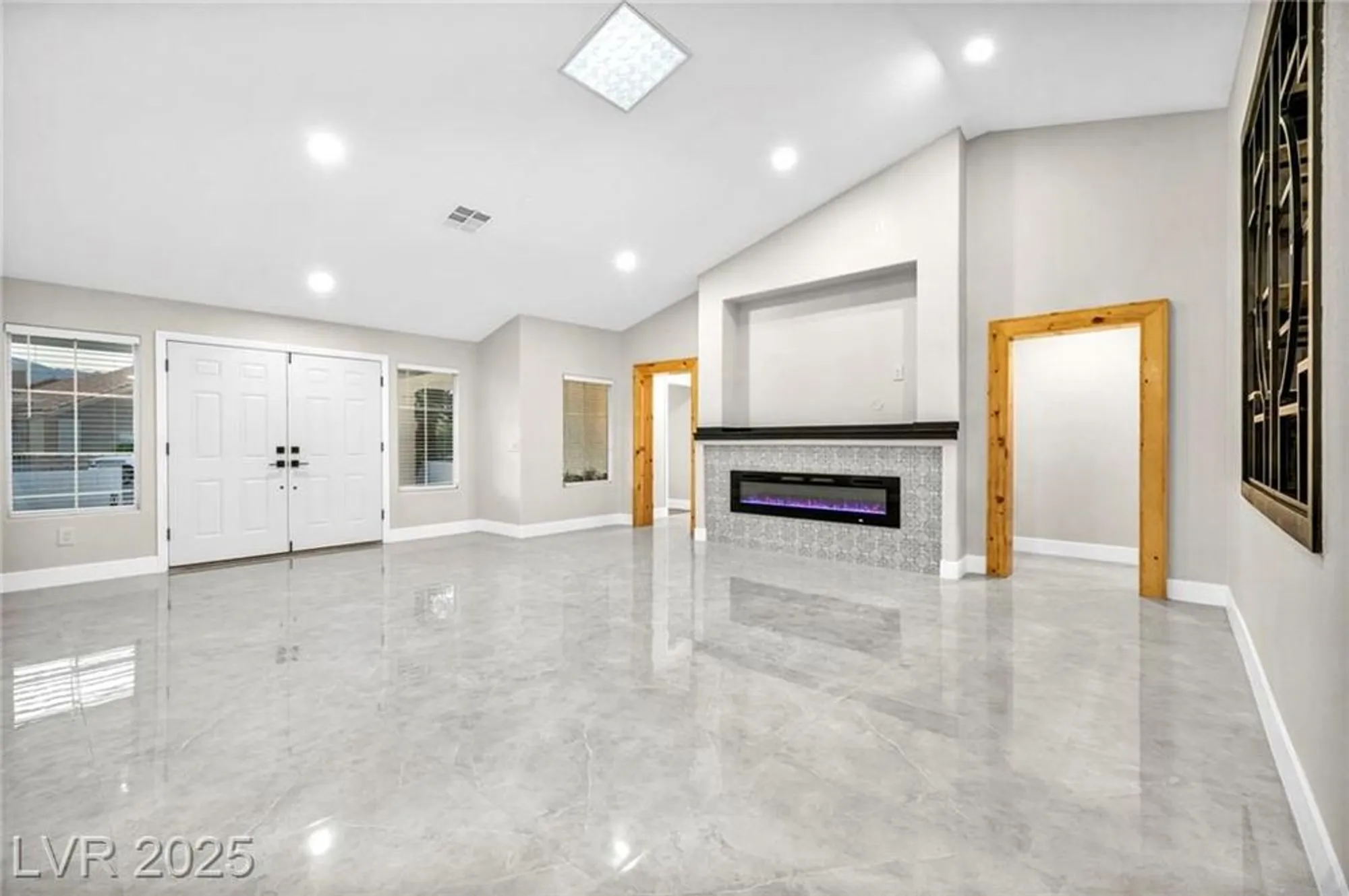 Property Slideshow image 15 of 70 | 2920 crown ridge dr, Las Vegas, NV, 89134