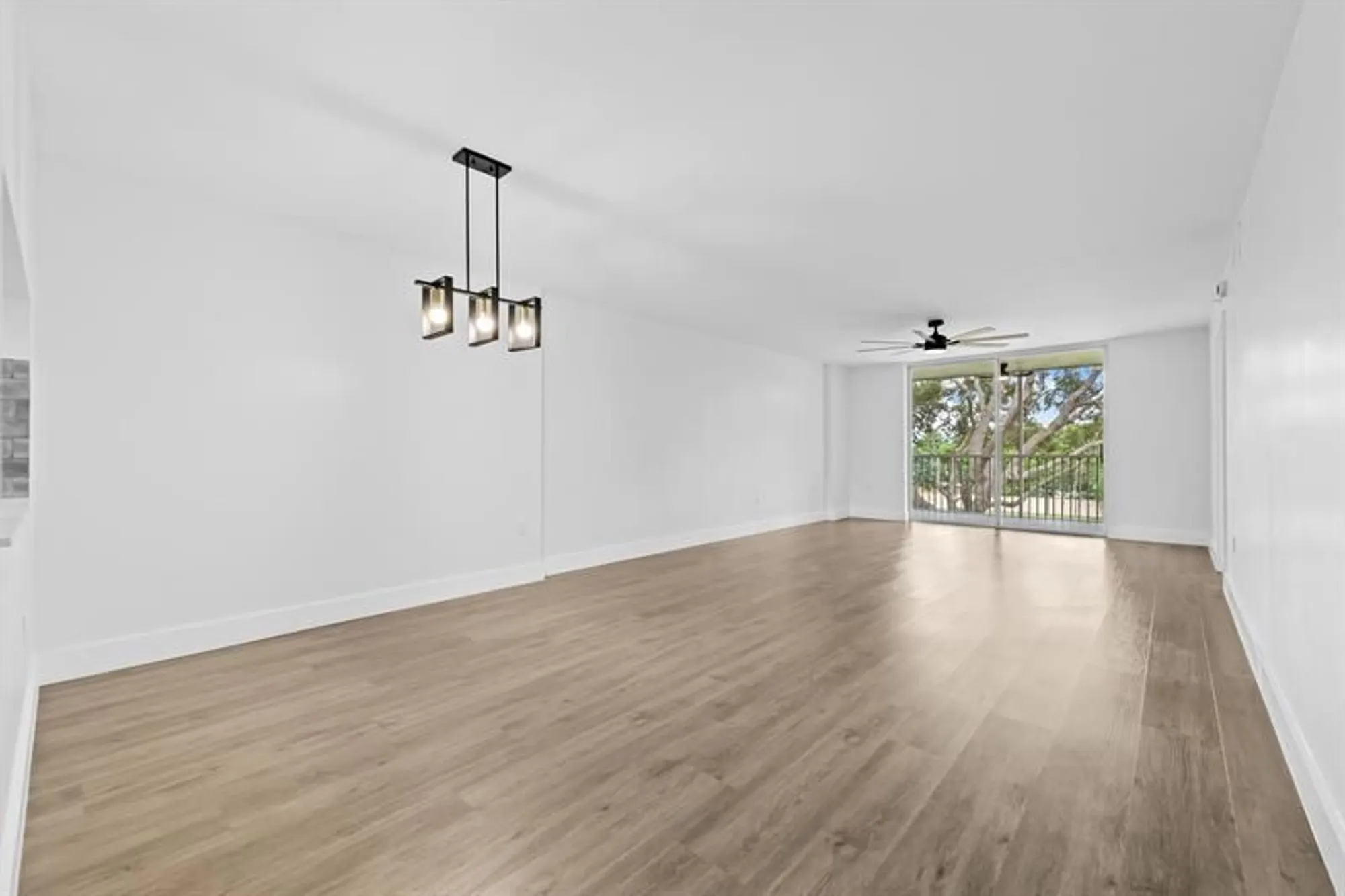 Property Slideshow image 14 of 20 | 4734 lucerne lakes blvd 303, Lake Worth, FL, 33467