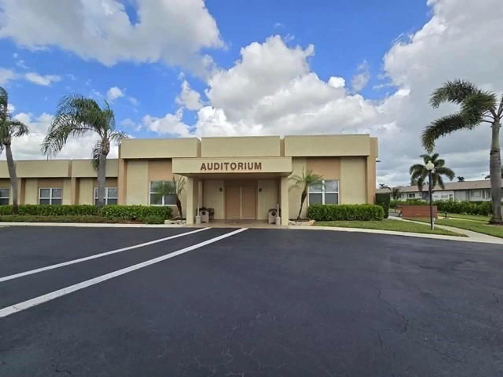 Property Slideshow image 19 of 30 | 2950 crosley dr i, West Palm Beach, FL, 33415