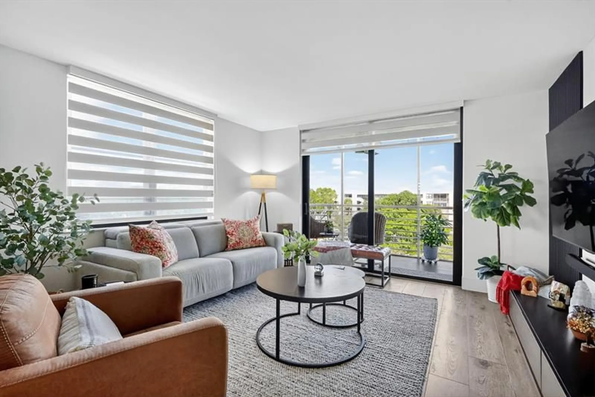 Property Slideshow image 5 of 52 | 1000 colony point cir 501, Pembroke Pines, FL, 33026