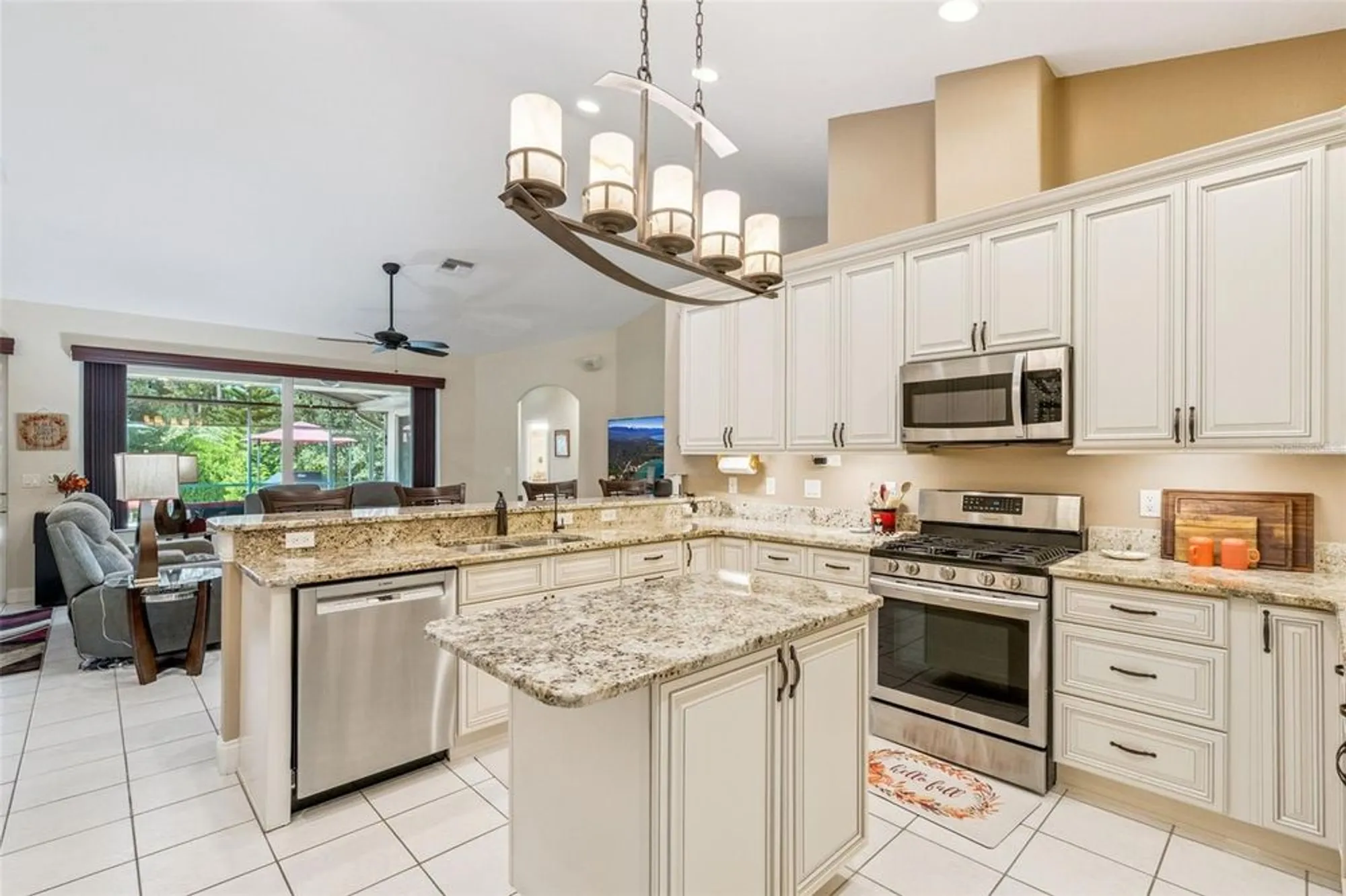 Property Slideshow image 18 of 51 | 21937 king alfred st, Leesburg, FL, 34748