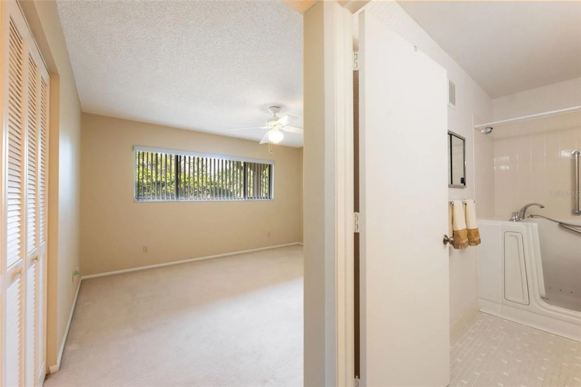 Property Slideshow image 24 of 49 | 2192 swedish dr 26, Clearwater, FL, 33763