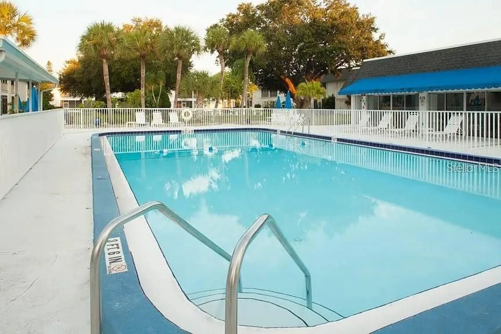 Property Slideshow image 9 of 12 | 4705 5th st 305, Bradenton, FL, 34207