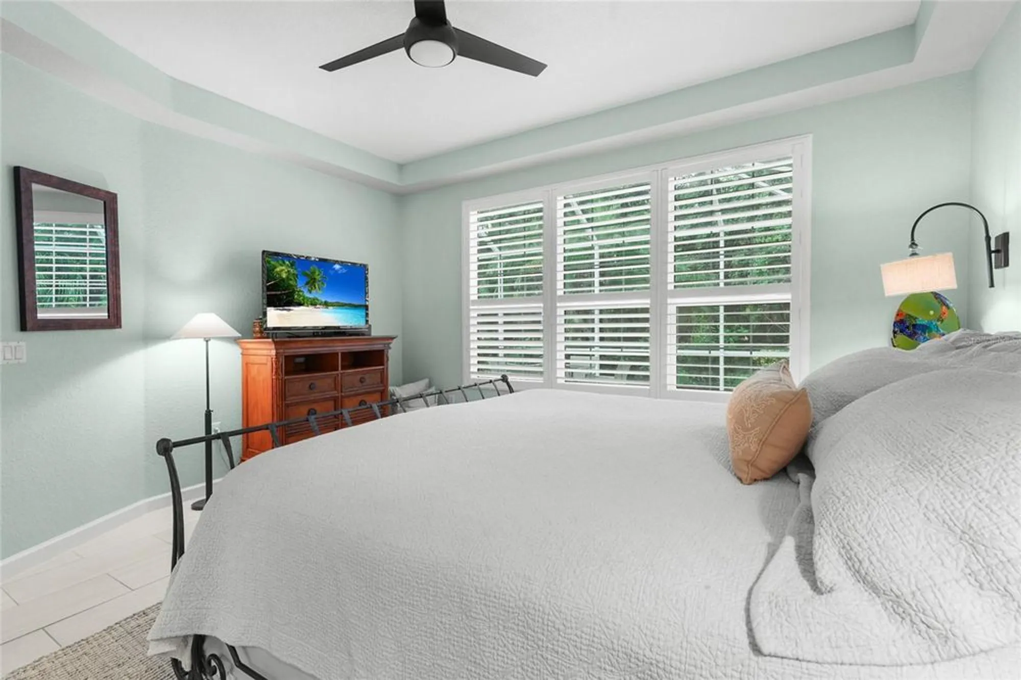 Property Slideshow image 22 of 54 | 4840 lakescene pl, Sarasota, FL, 34243