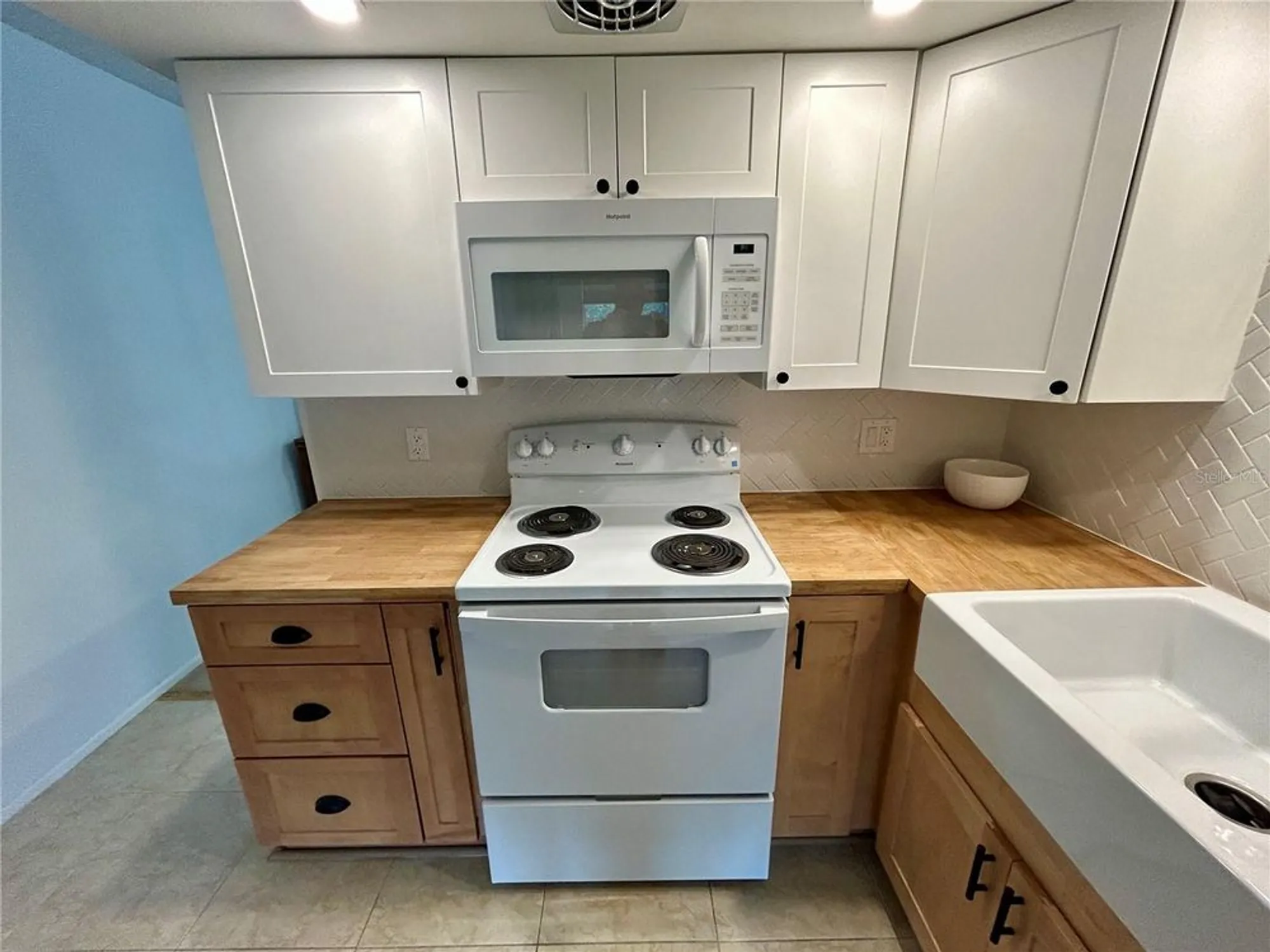 Property Slideshow image 34 of 51 | 2461 rhodesian dr apt 45, Clearwater, FL, 33763