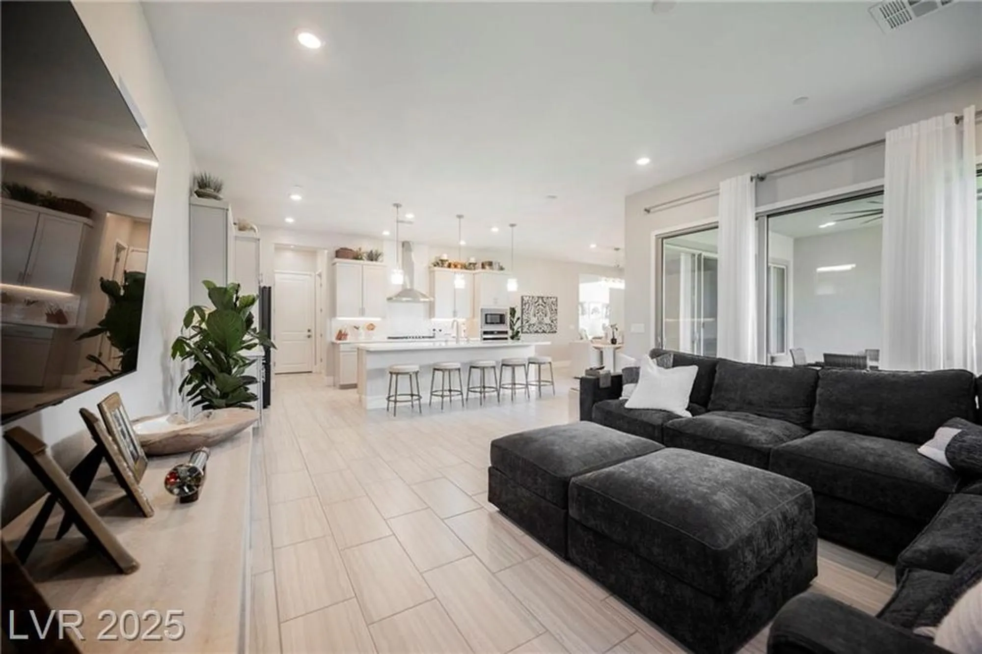 Property Slideshow image 31 of 67 | 10023 chrysolite pl, Las Vegas, NV, 89143