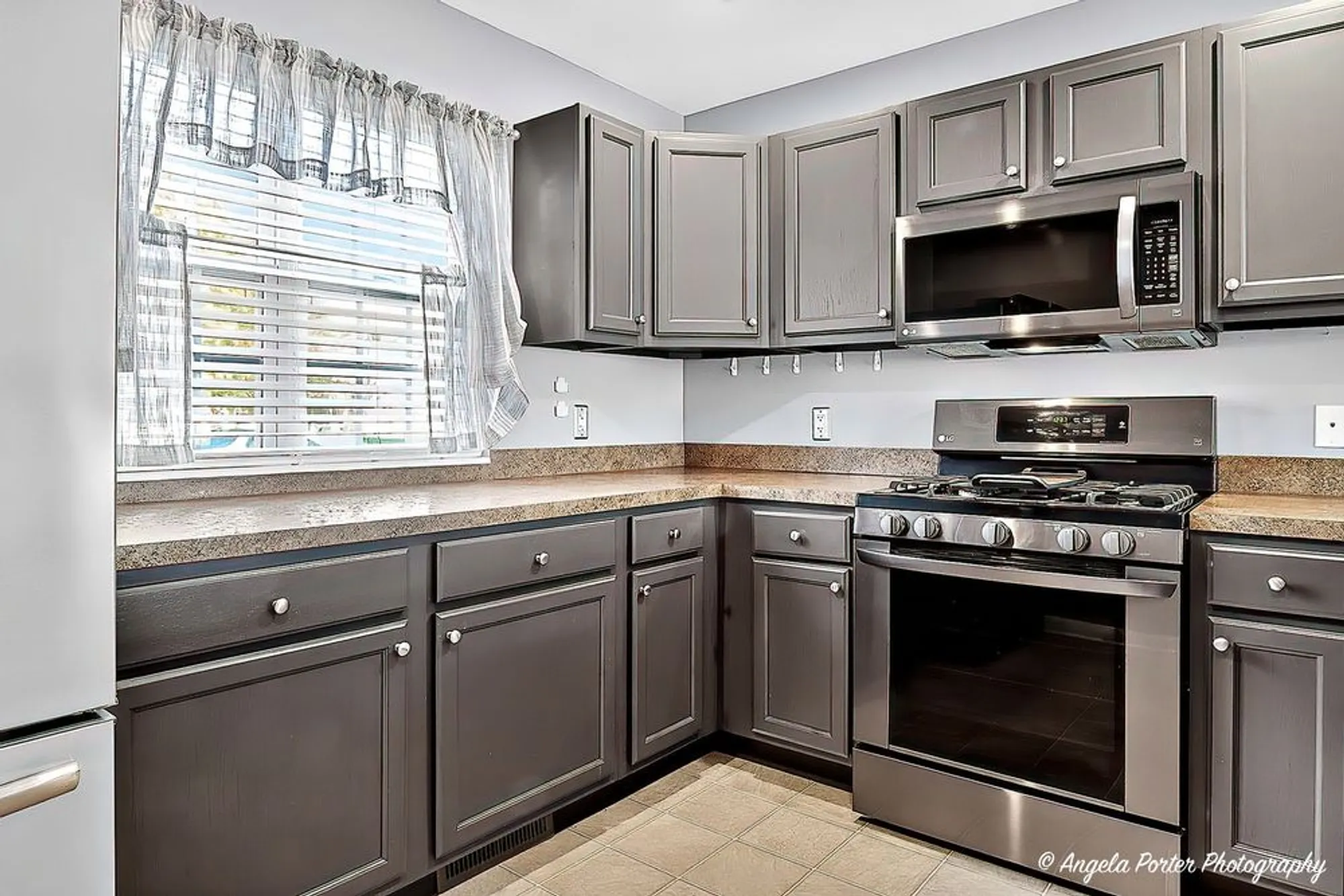 Property Slideshow image 9 of 29 | 806 madison ave, Mchenry, IL, 60050