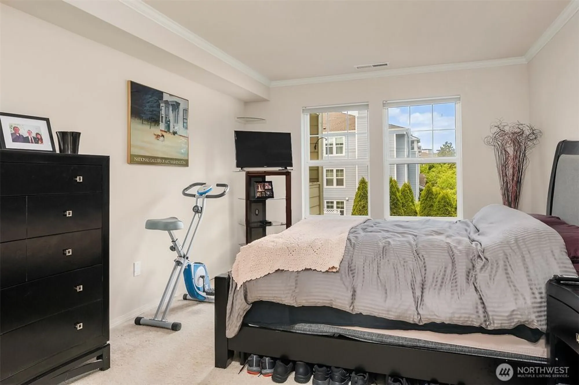 Property Slideshow image 9 of 34 | 4109 224th ln 213, Issaquah, WA, 98029