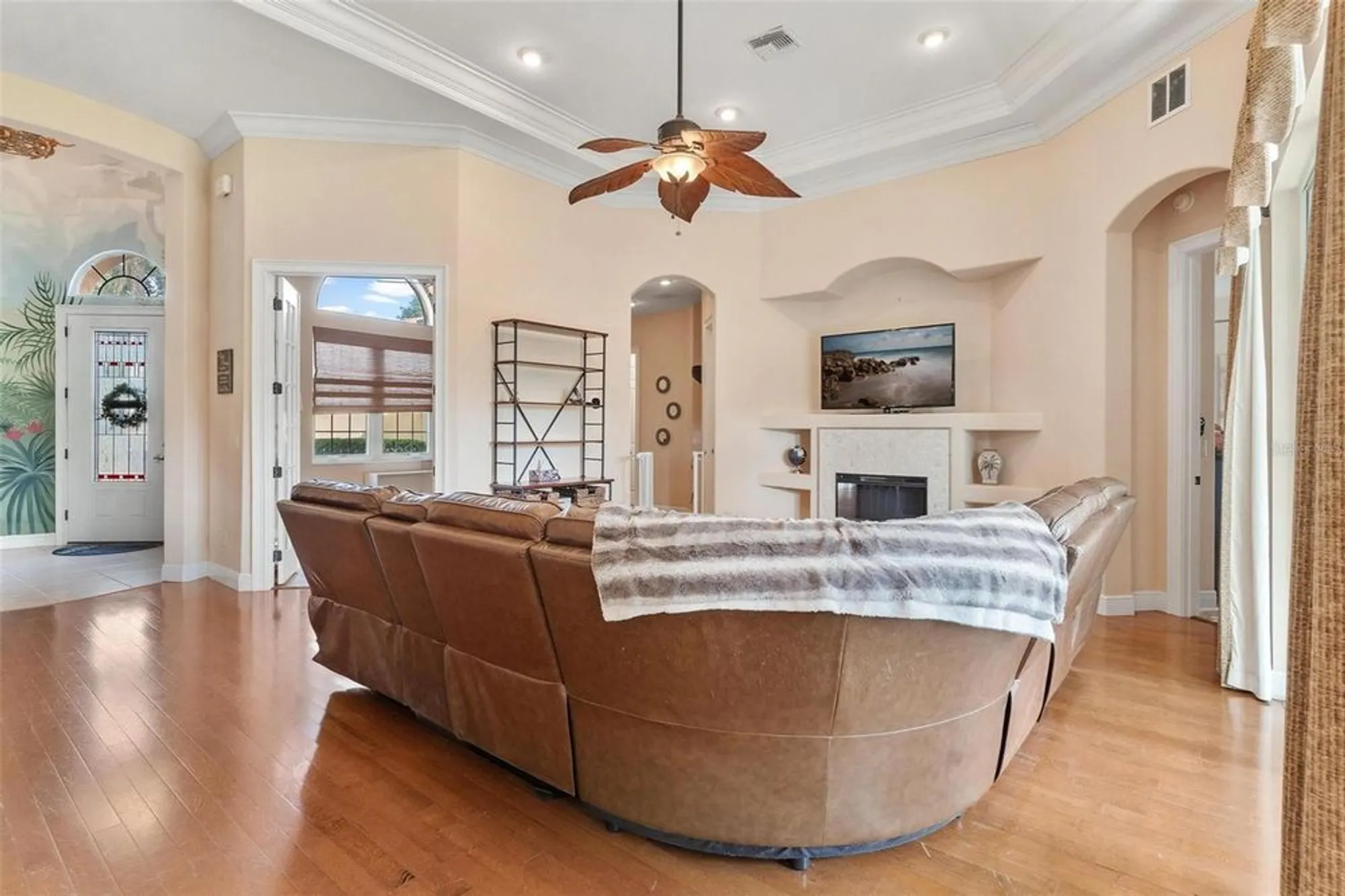 Property Slideshow image 7 of 47 | 38800 harborwoods pl, Lady Lake, FL, 32159