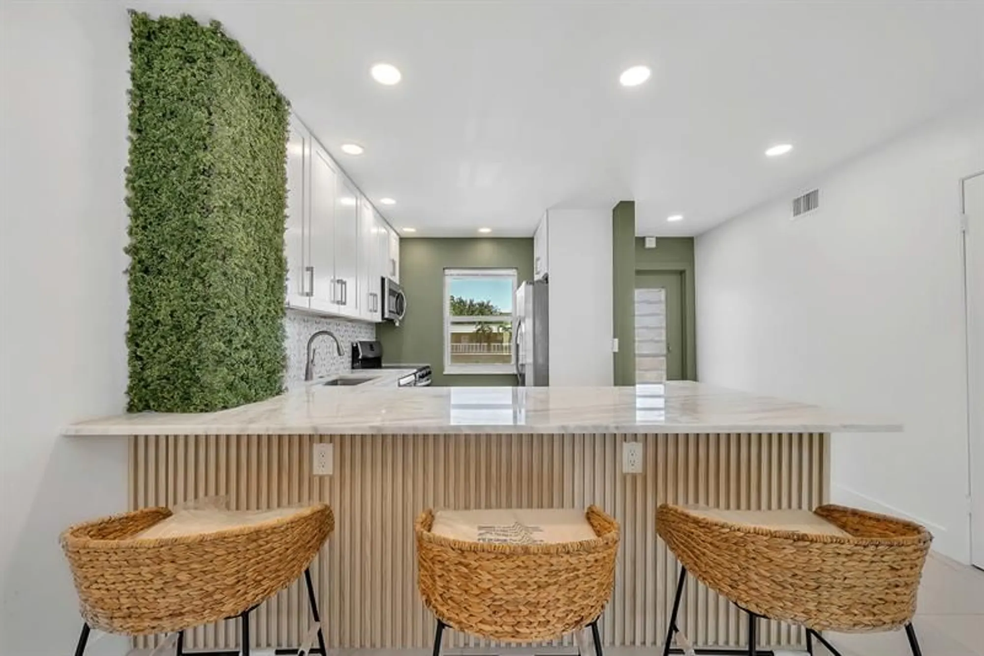 Property Slideshow image 5 of 31 | 9818 marina blvd apt 1225, Boca Raton, FL, 33428