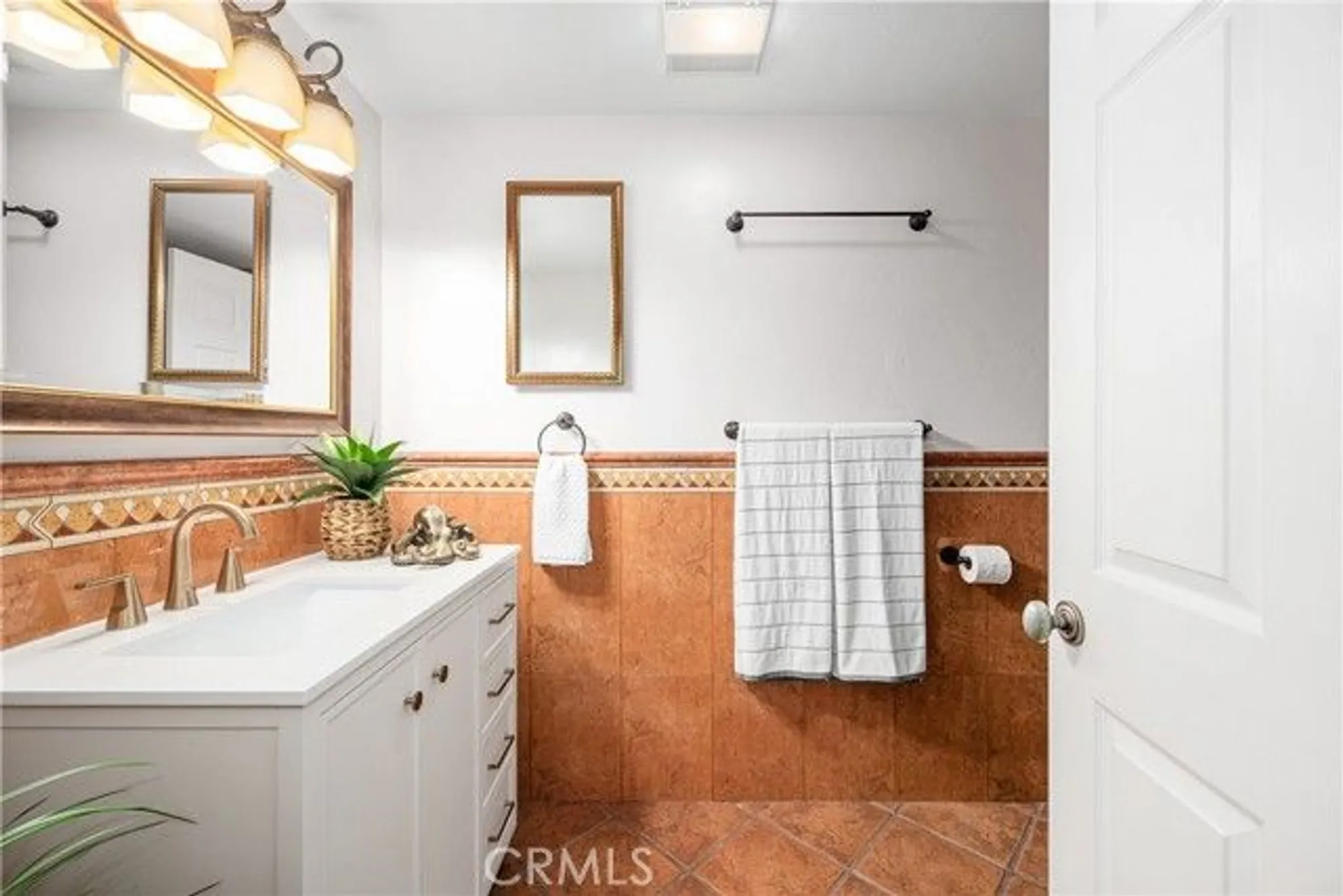 Property Slideshow image 34 of 43 | 1920 mckinney way apt 17a, Seal Beach, CA, 90740