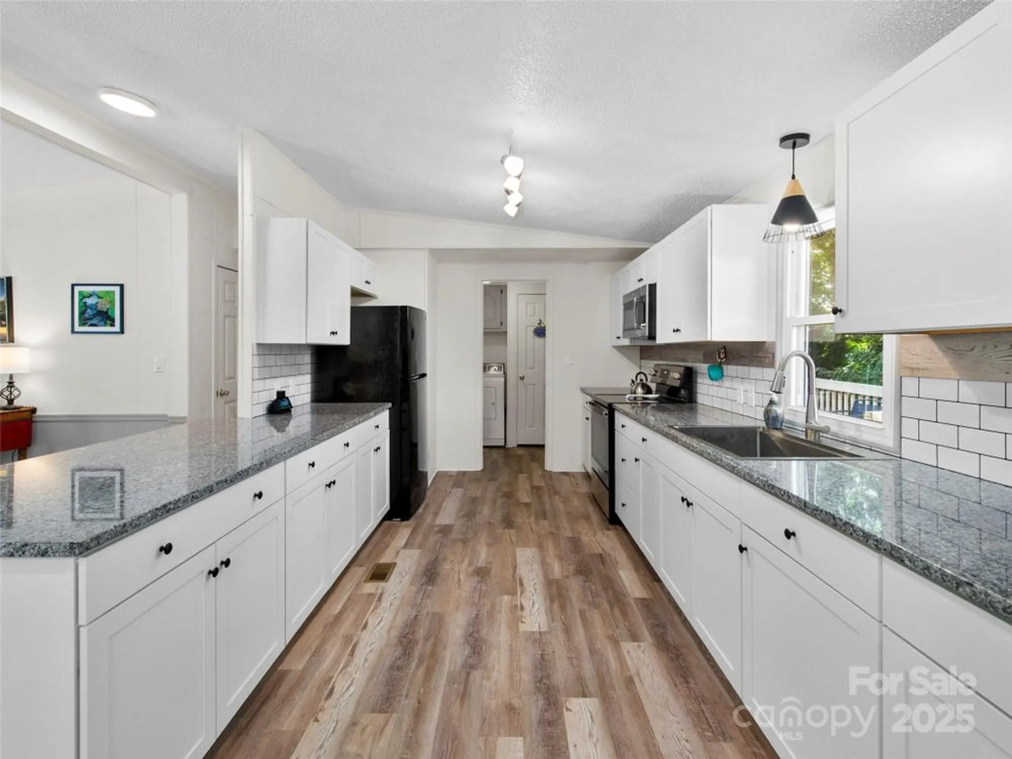 Property Slideshow image 9 of 27 | 200 cranbrook cir, Hendersonville, NC, 28792