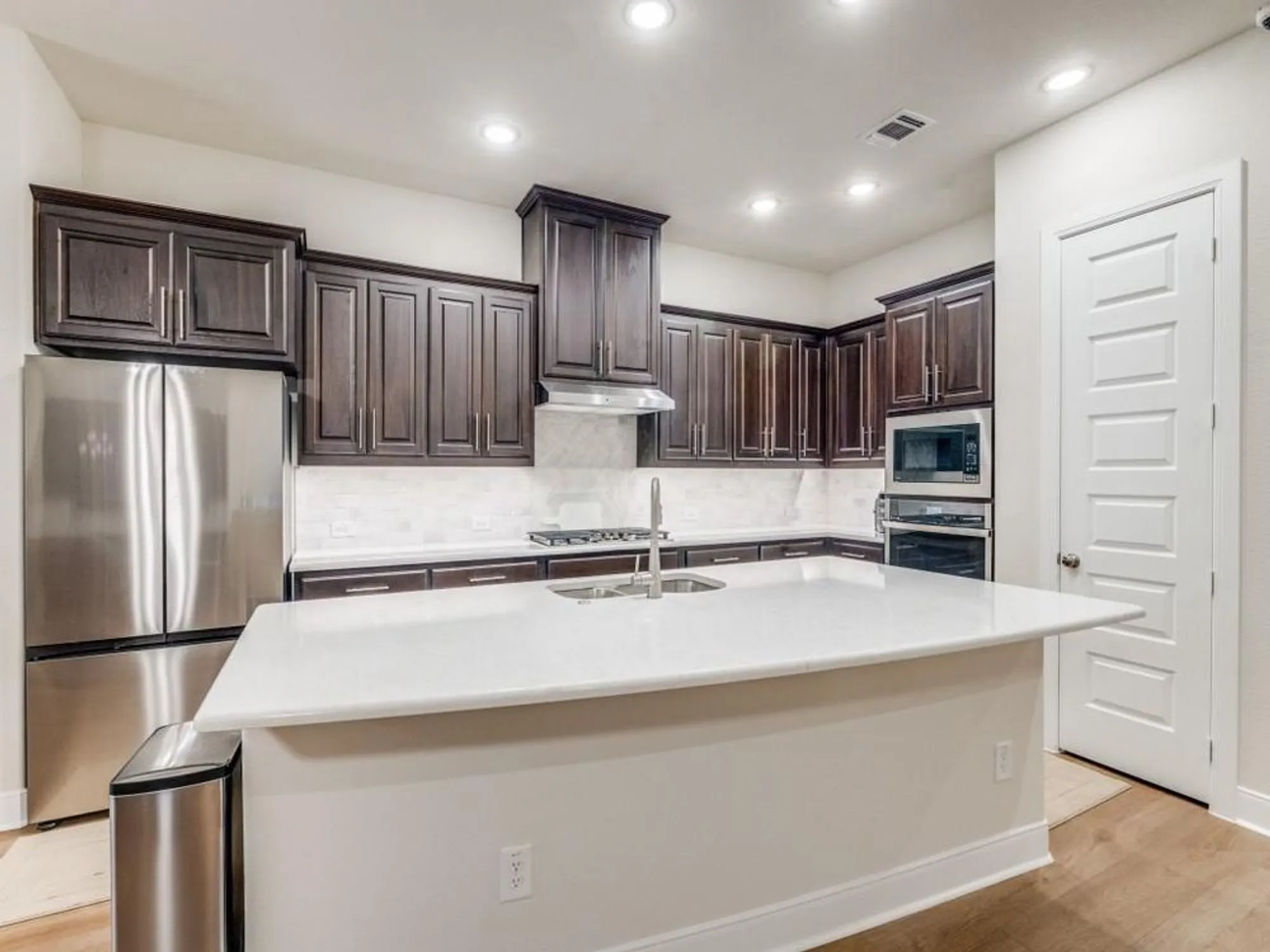 Property Slideshow image 9 of 25 | 4805 blackhawk green ct, Arlington, TX, 76005