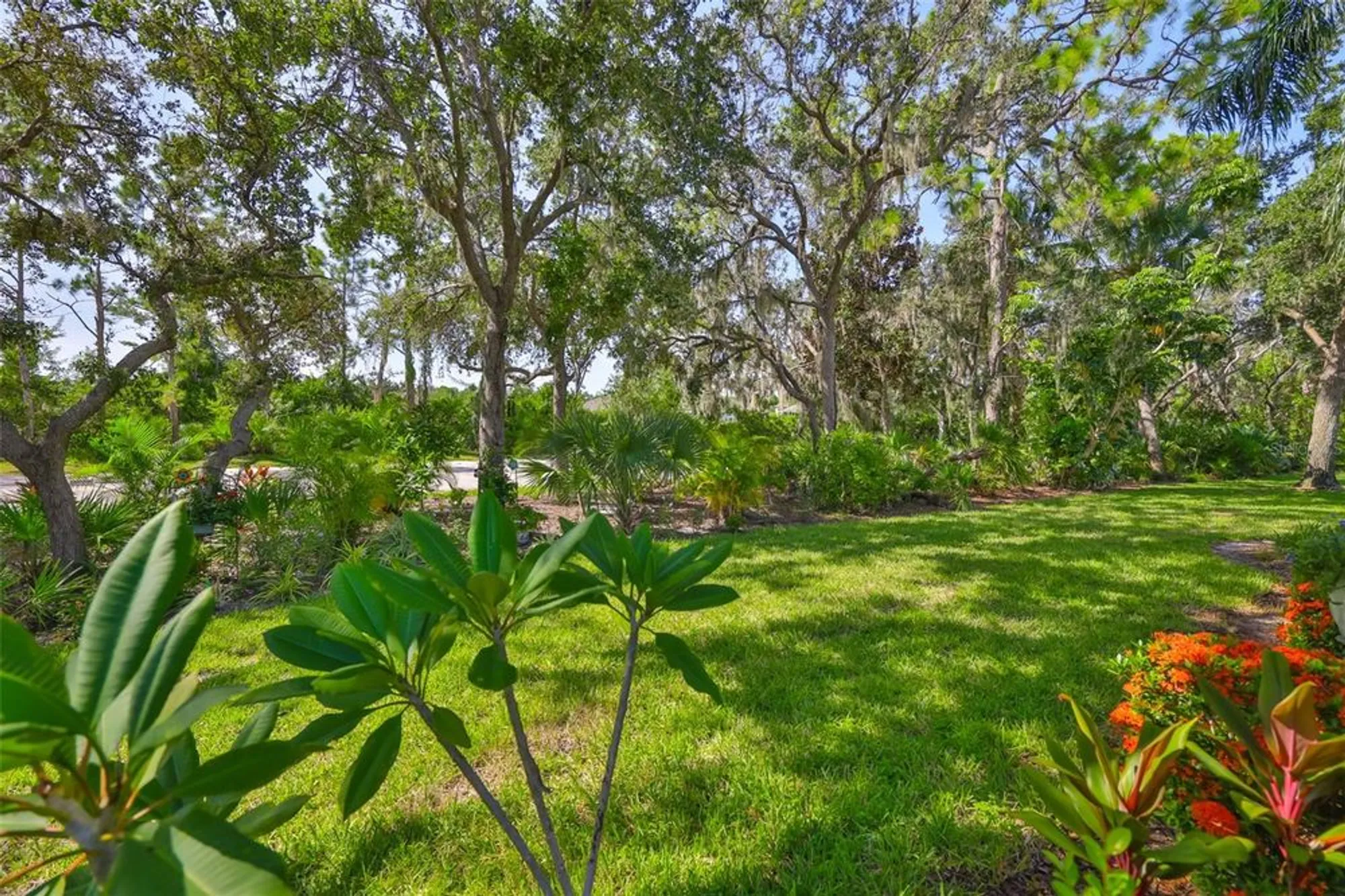 Property Slideshow image 36 of 63 | 2044 sifield greens way, Sun City Center, FL, 33573