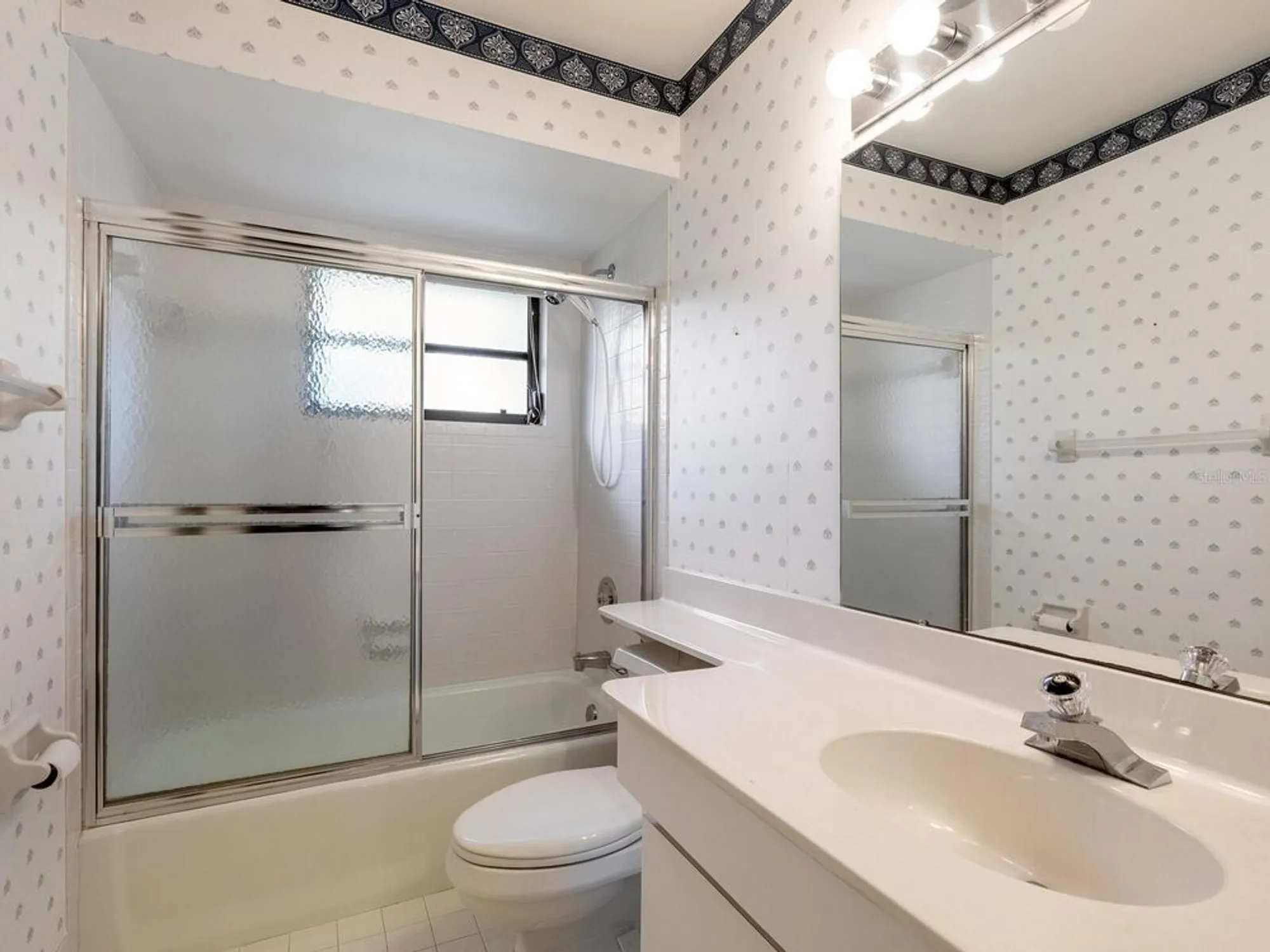 Property Slideshow image 27 of 53 | 5450 golf pointe dr, Sarasota, FL, 34243