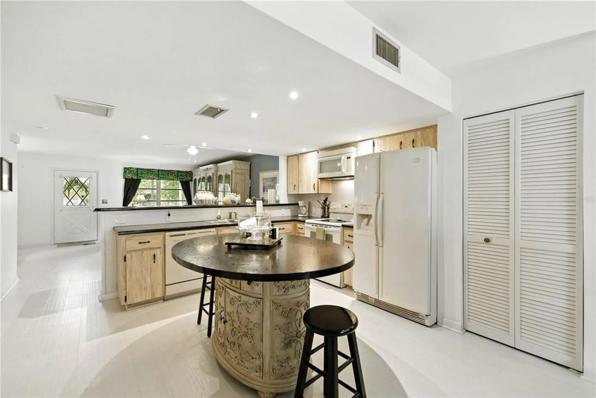 Property Slideshow image 10 of 29 | 9951 sw 88th court rd b, Ocala, FL, 34481