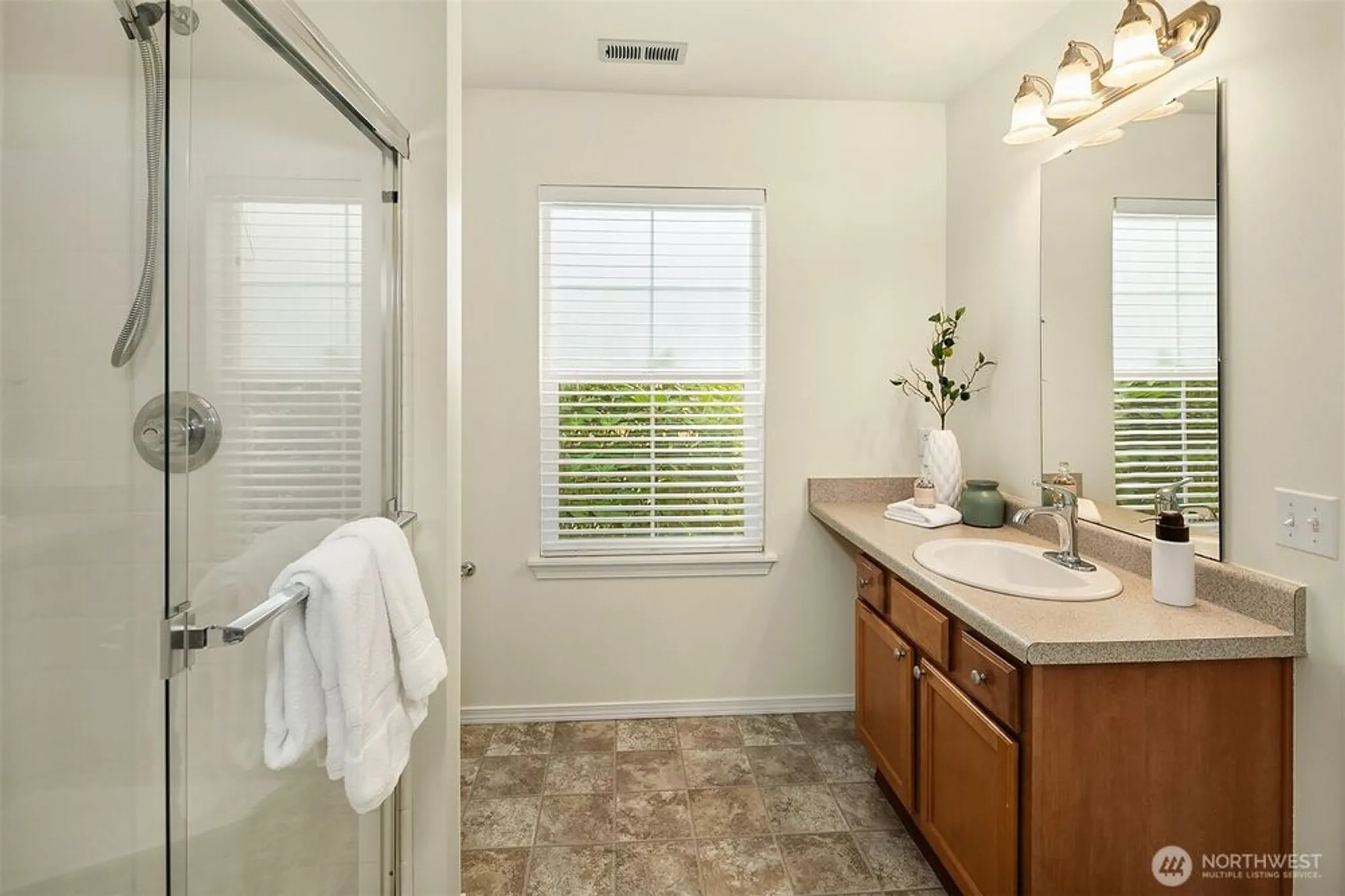 Property Slideshow image 9 of 15 | 23905 ne 113th ln # 4, Redmond, WA, 98053