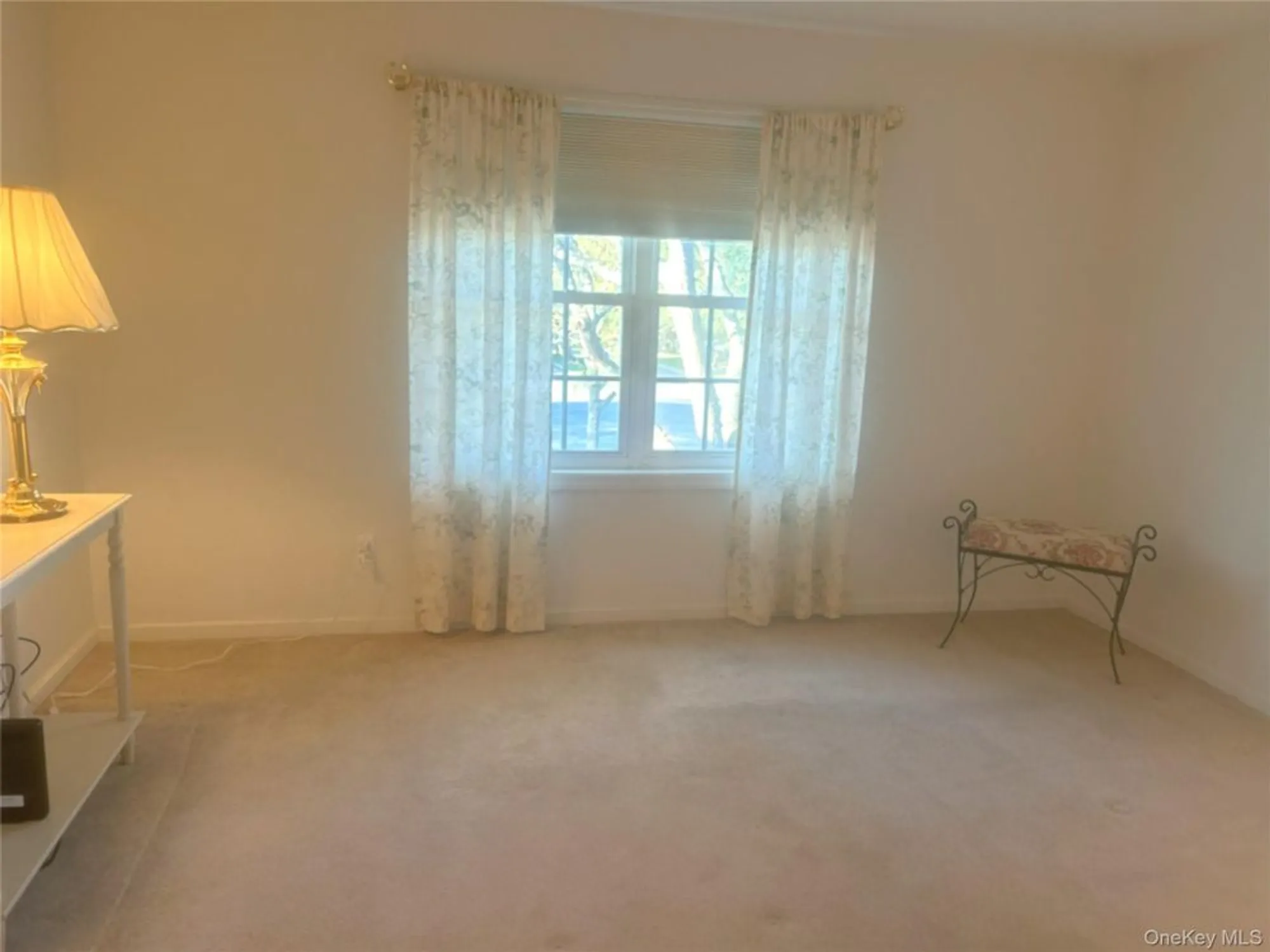 Property Slideshow image 7 of 11 | 1082 savoy dr, Melville, NY, 11747