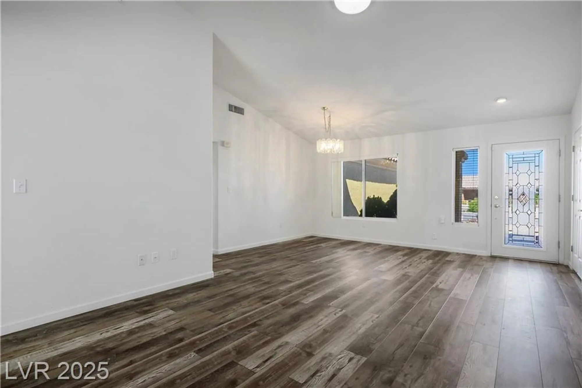 Property Slideshow image 8 of 74 | 10505 linden wood ct, Las Vegas, NV, 89134