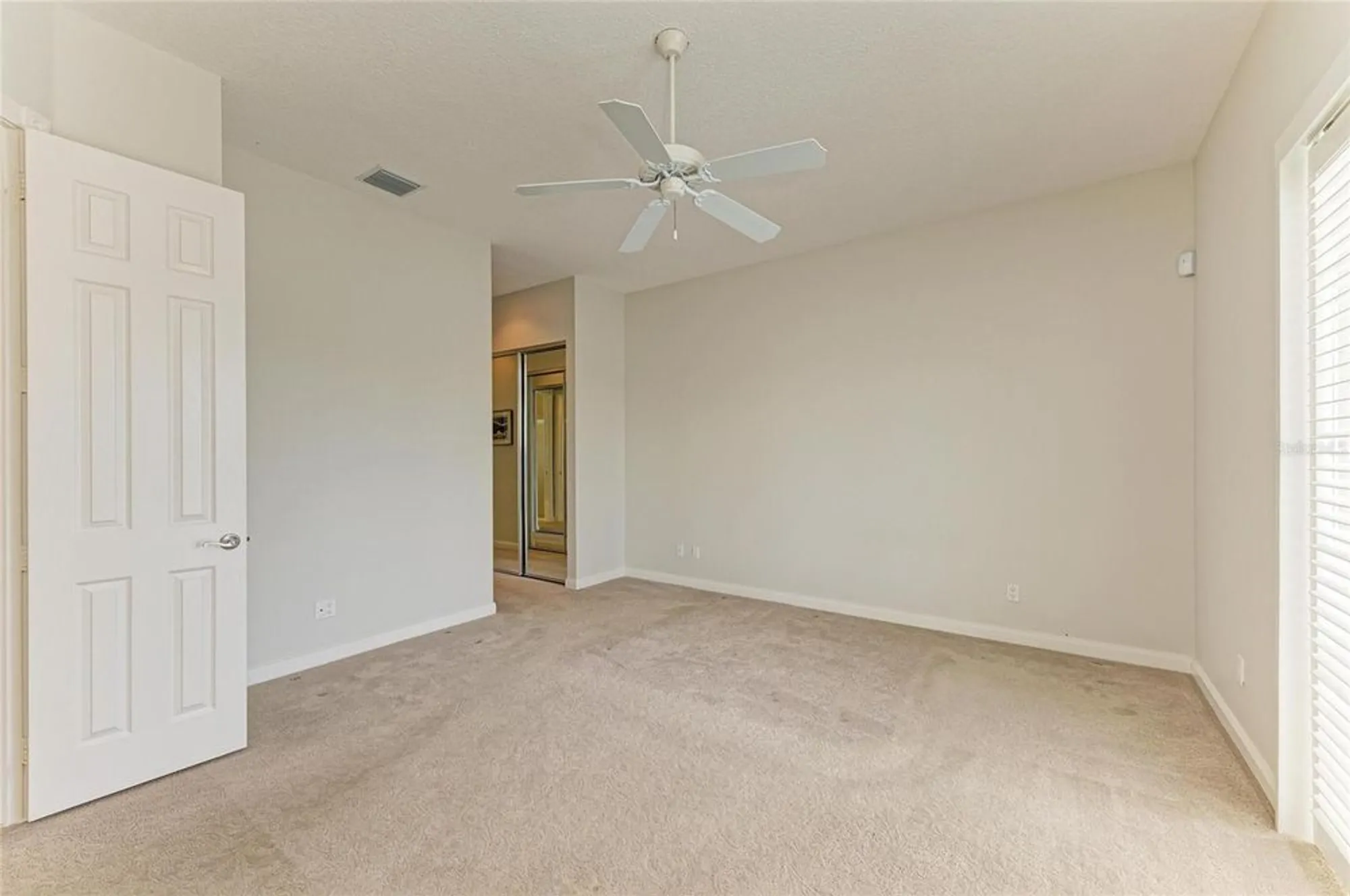 Property Slideshow image 20 of 65 | 5827 benevento dr, Sarasota, FL, 34238