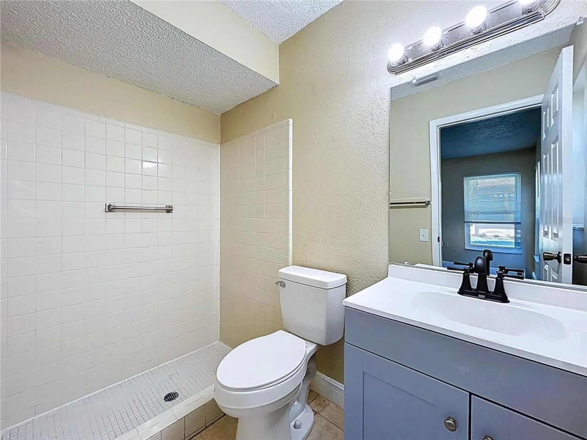 Property Slideshow image 10 of 26 | 8101 casuarina dr, Port Richey, FL, 34668