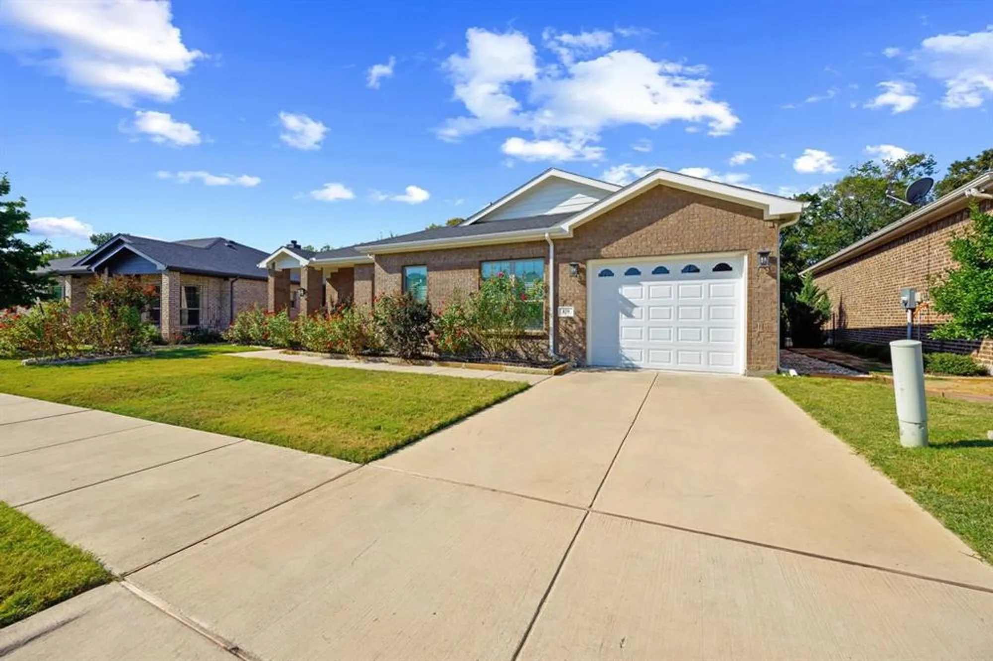 Property Slideshow image 2 of 16 | 829 hearthside way, Mckinney, TX, 75071