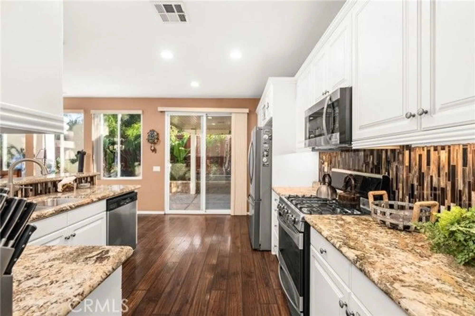 Property Slideshow image 6 of 37 | 382 casper dr, Hemet, CA, 92545