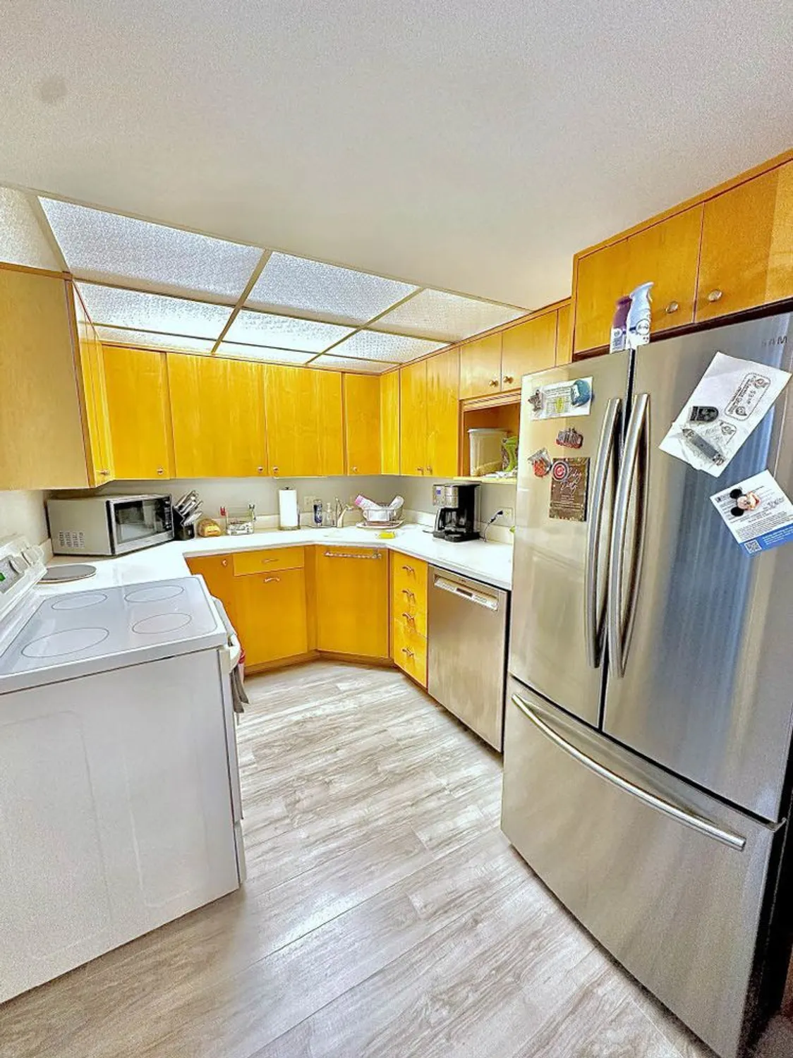 Property Slideshow image 11 of 19 | 2900 maple ave 24a, Downers Grove, IL, 60515