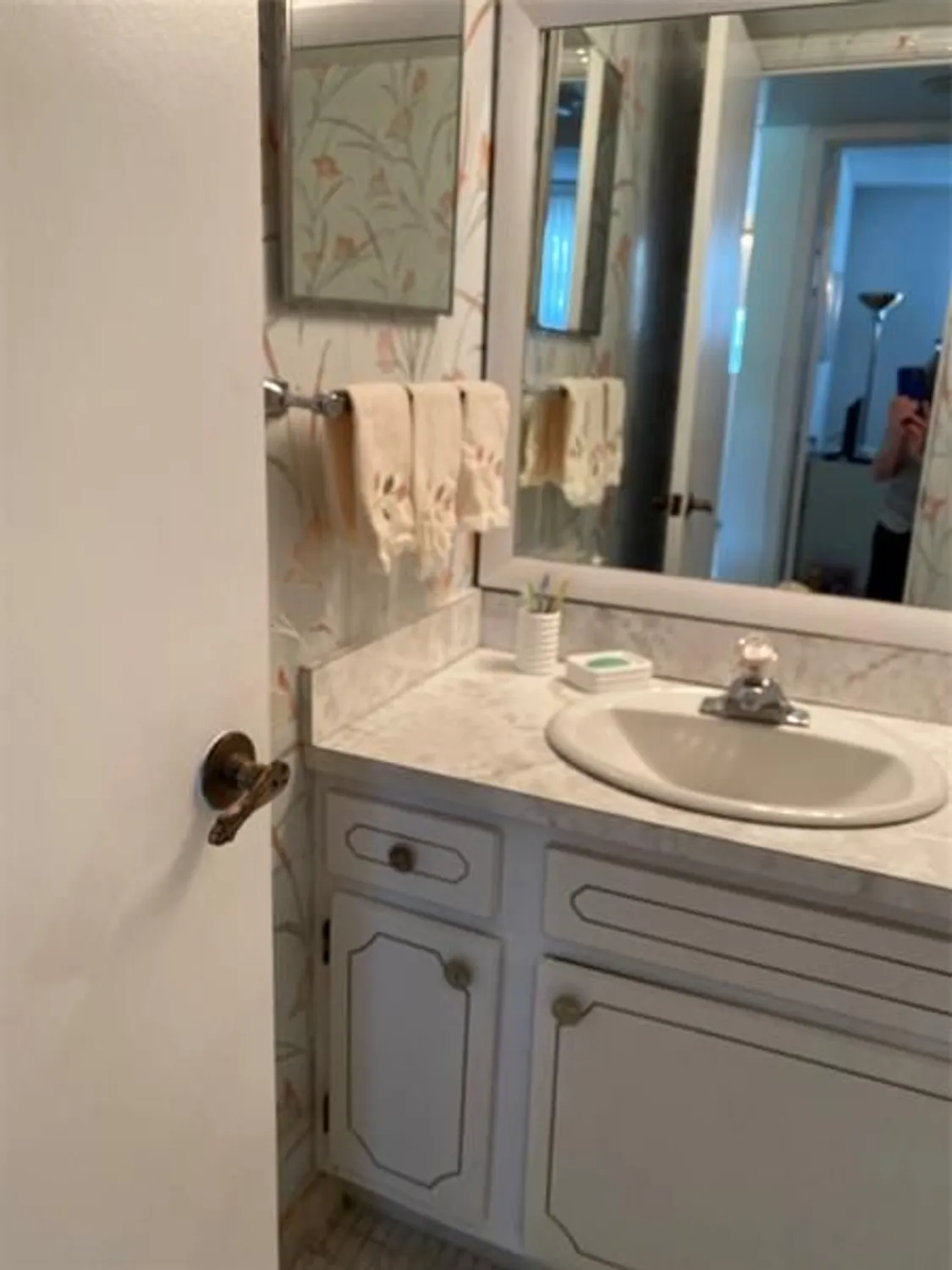 Property Slideshow image 17 of 20 | 811 s hollybrook dr 203, Pembroke Pines, FL, 33025