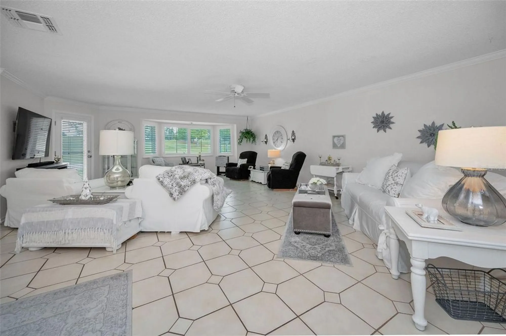 Property Slideshow image 10 of 58 | 1199 woodfield ct, Palm Harbor, FL, 34684