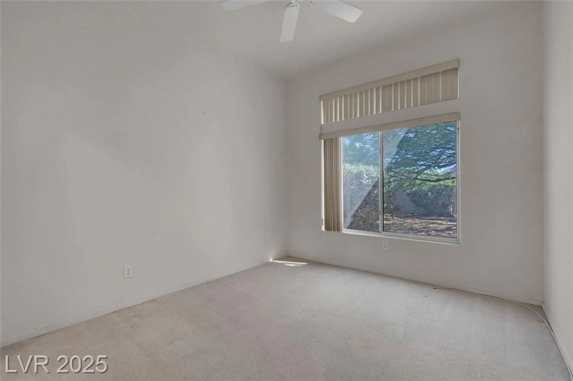 Property Slideshow image 30 of 38 | 10013 cresent creek dr, Las Vegas, NV, 89134