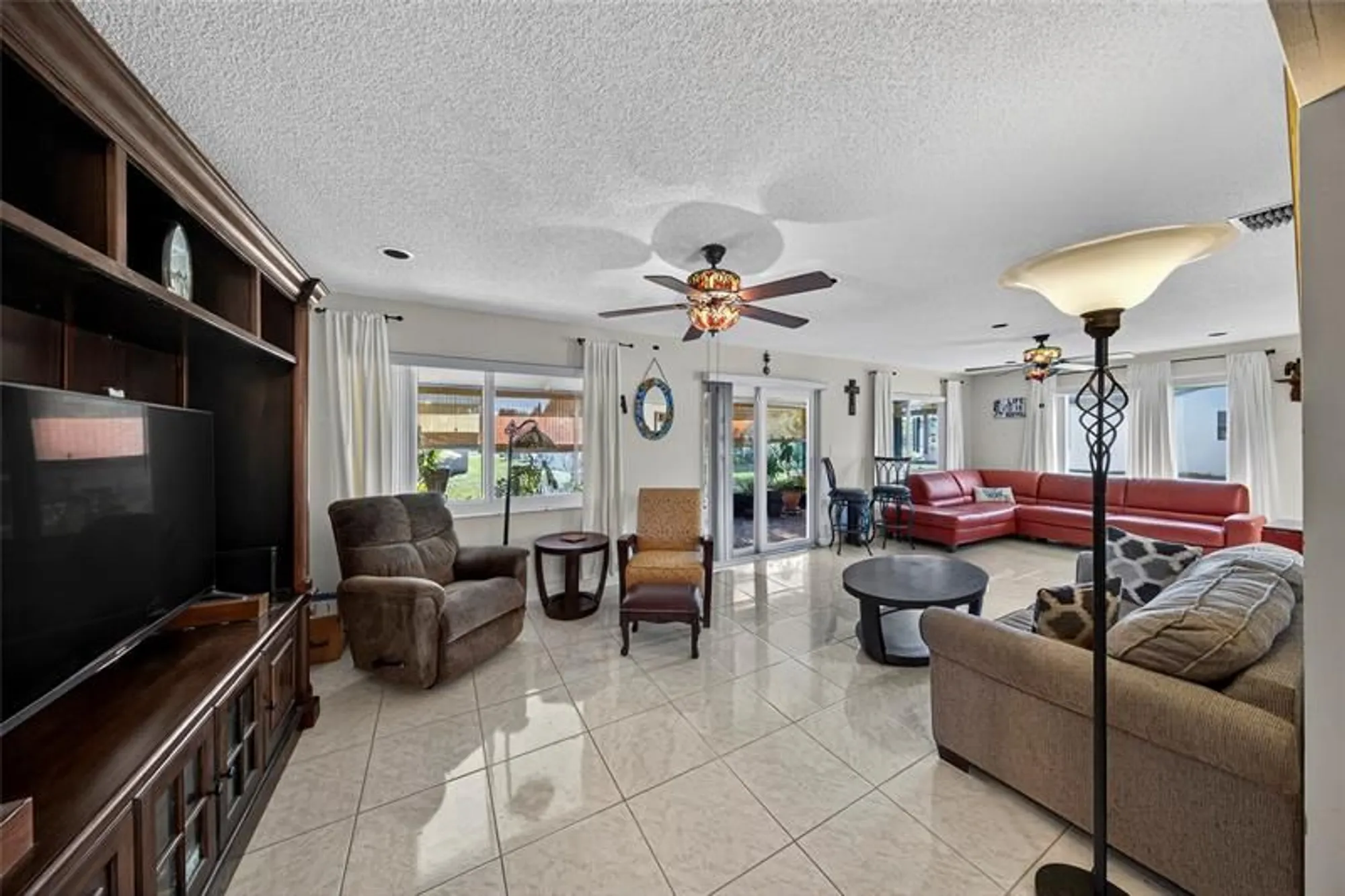 Property Slideshow image 15 of 50 | 9812 nw 75th ct, Tamarac, FL, 33321