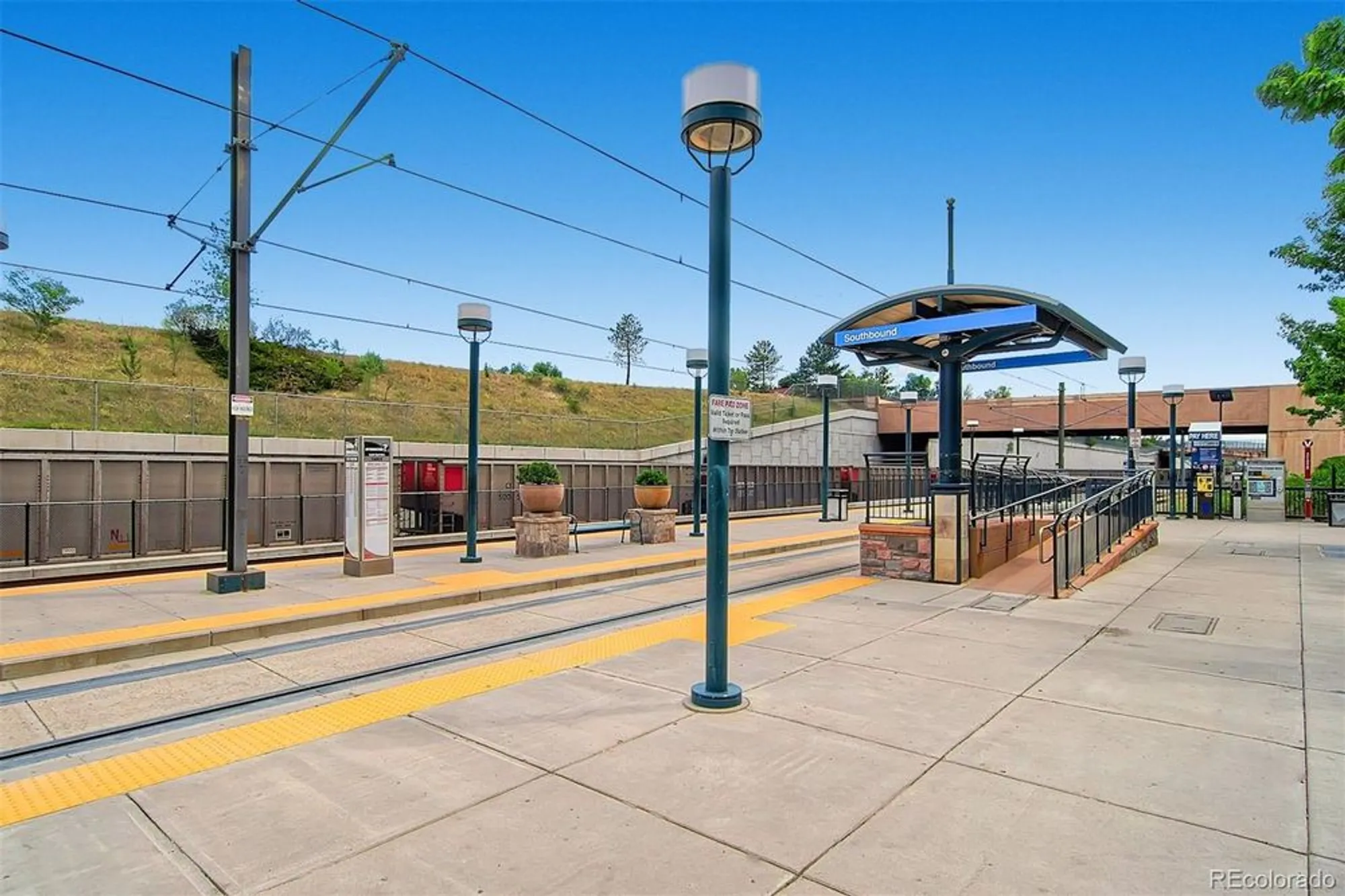 Property Slideshow image 33 of 37 | 2712 w greens pl, Littleton, CO, 80123