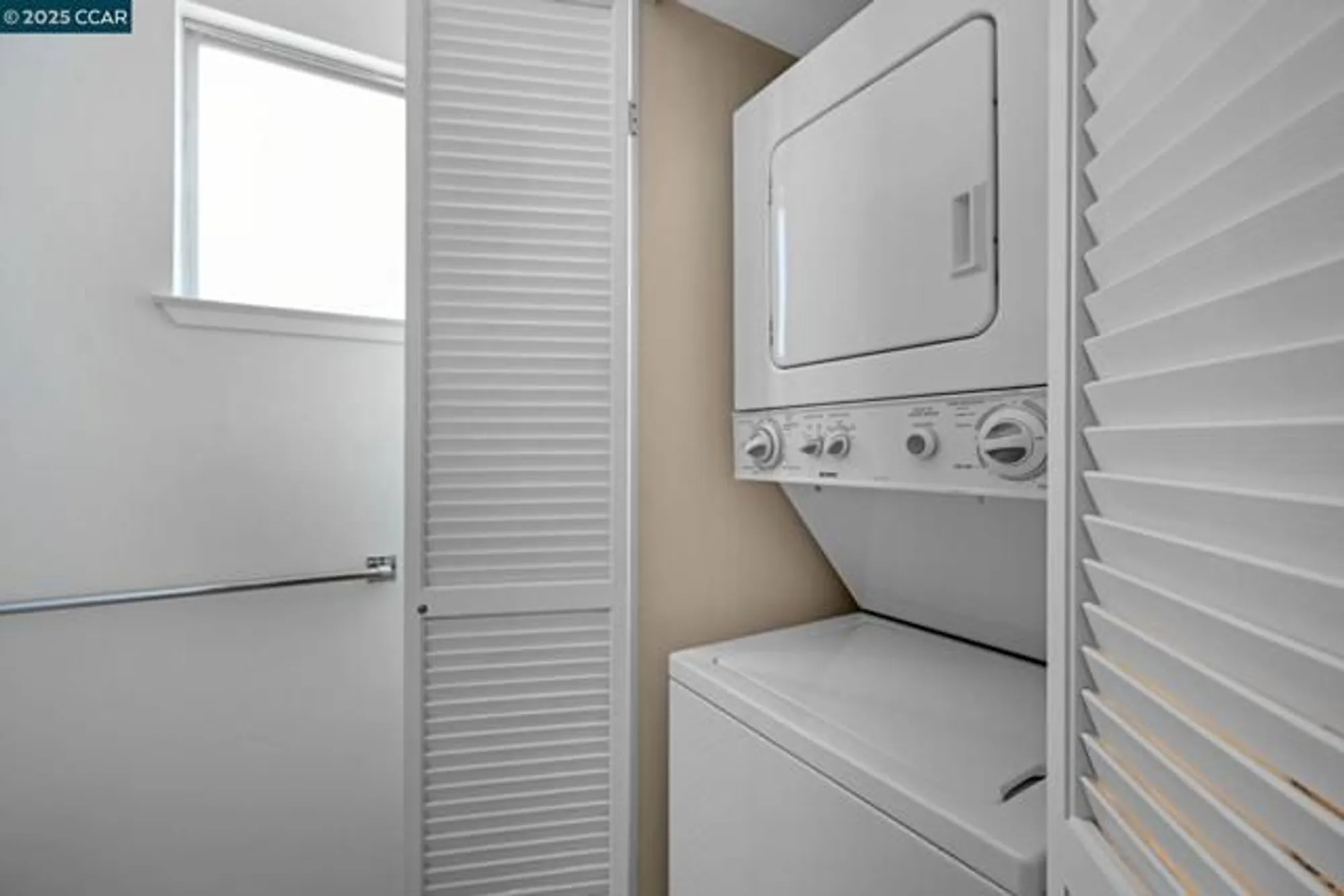 Property Slideshow image 13 of 29 | 1116 running springs rd 2, Walnut Creek, CA, 94595