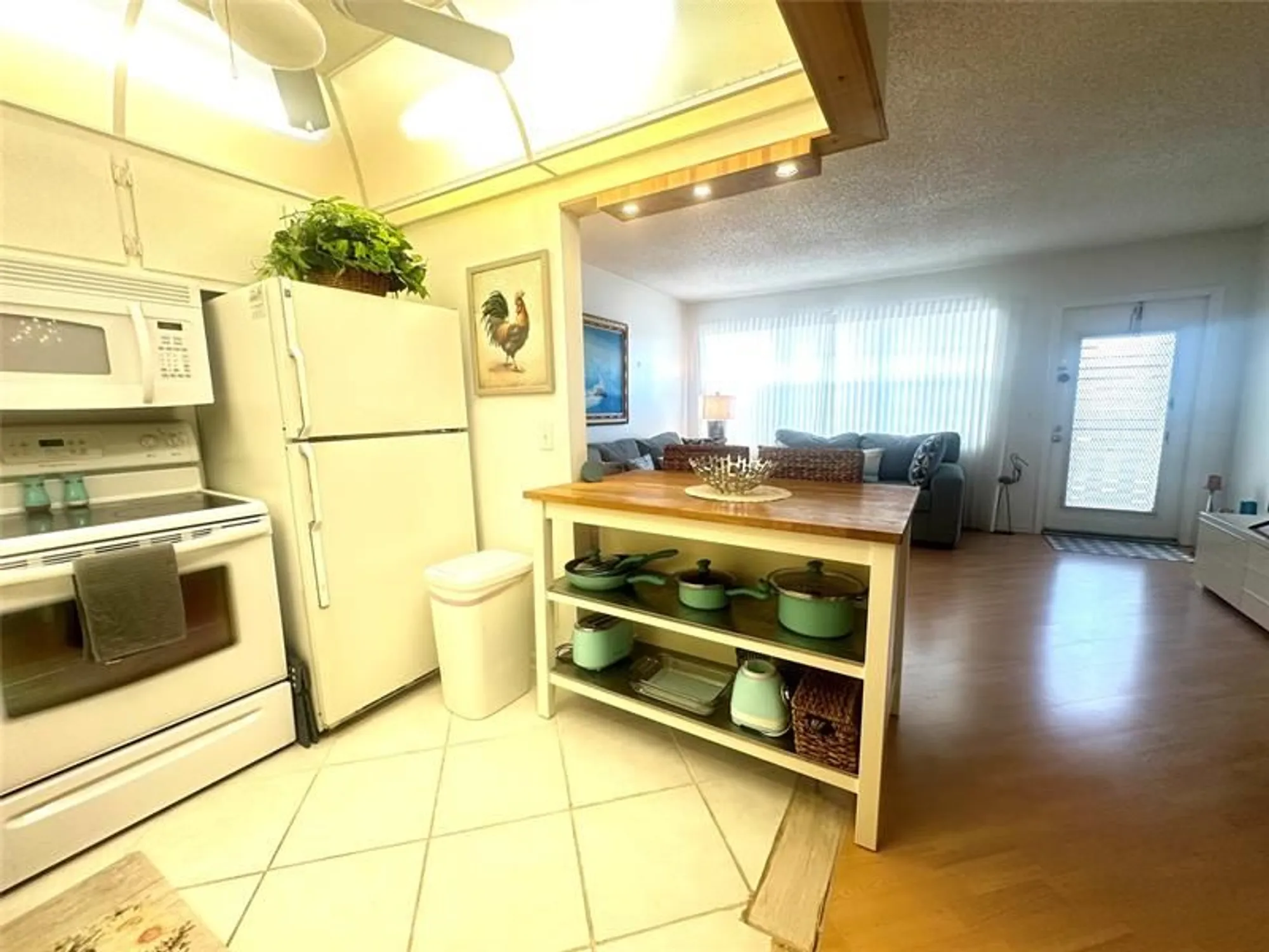 Property Slideshow image 8 of 57 | 2004 harwood c # 2004, Deerfield Beach, FL, 33442