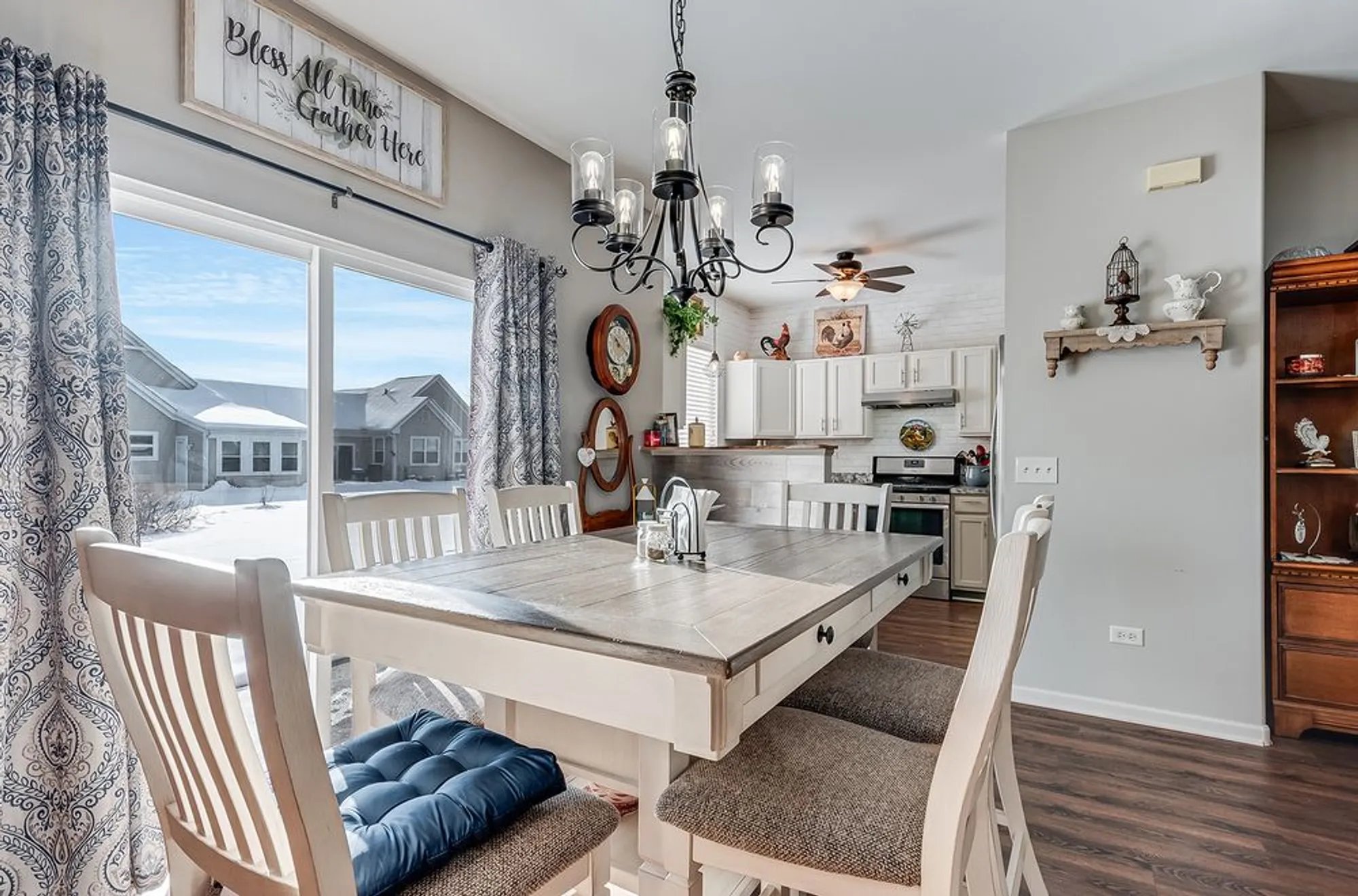 Property Slideshow image 8 of 21 | 2525 park ridge ct # 2525, Crest Hill, IL, 60403