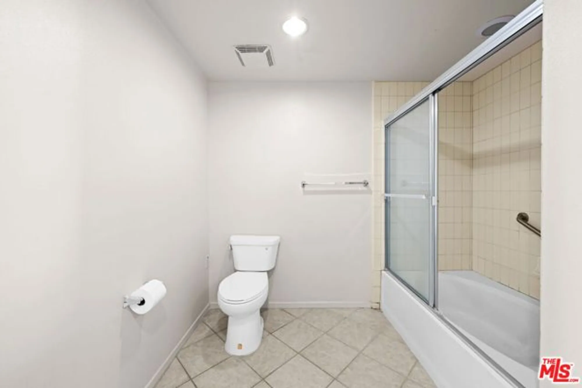 Property Slideshow image 20 of 35 | 267 s san pedro st unit 508, Los Angeles, CA, 90012