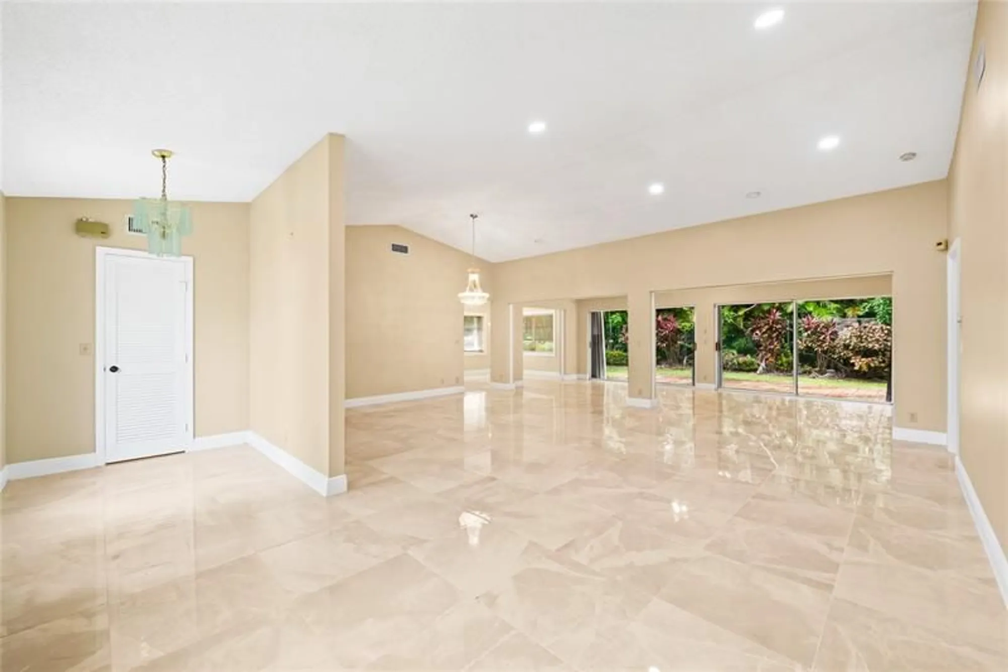 Property Slideshow image 15 of 43 | 10911 greentrail dr, Boynton Beach, FL, 33436