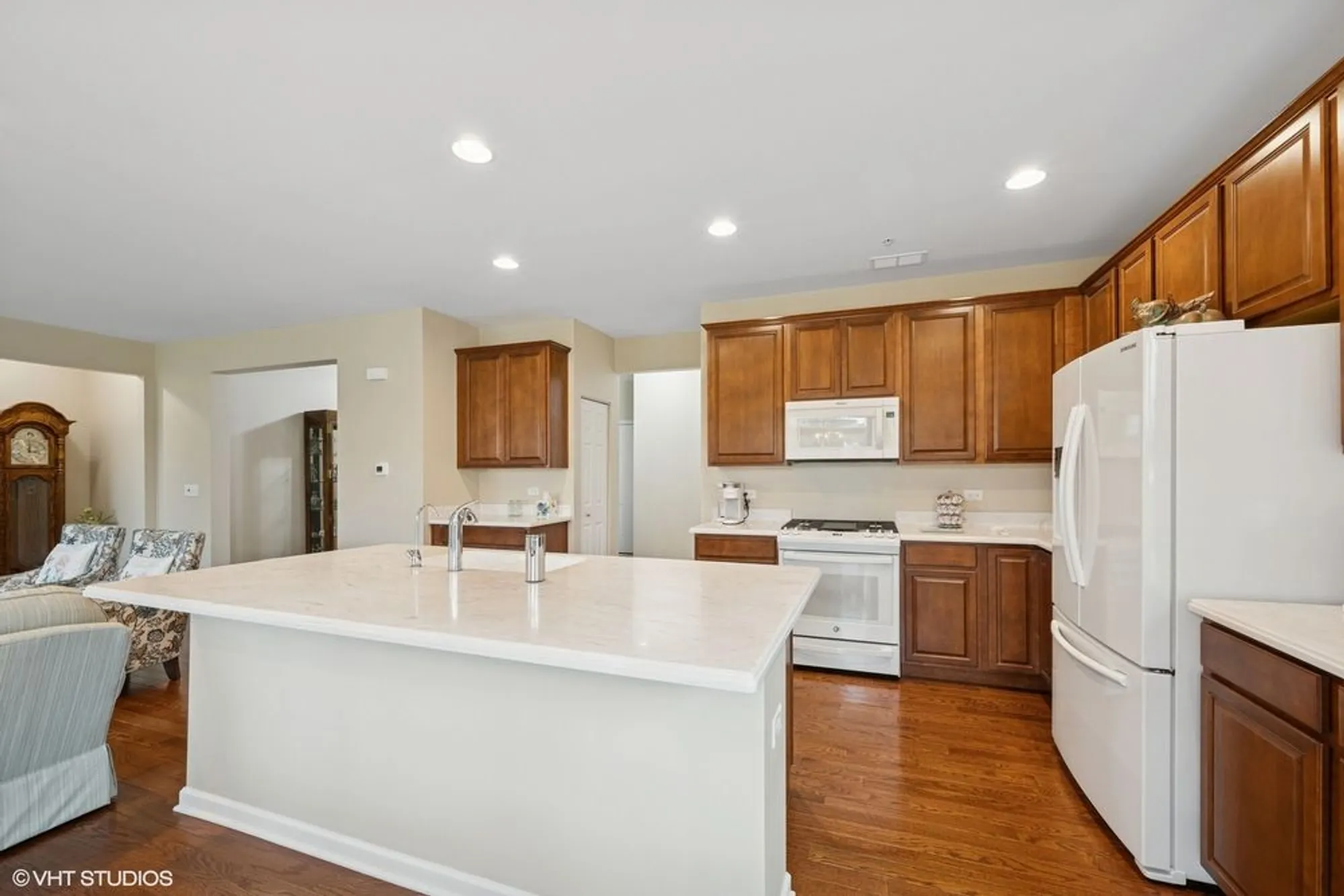 Property Slideshow image 5 of 19 | 451 mahogany dr, Algonquin, IL, 60102